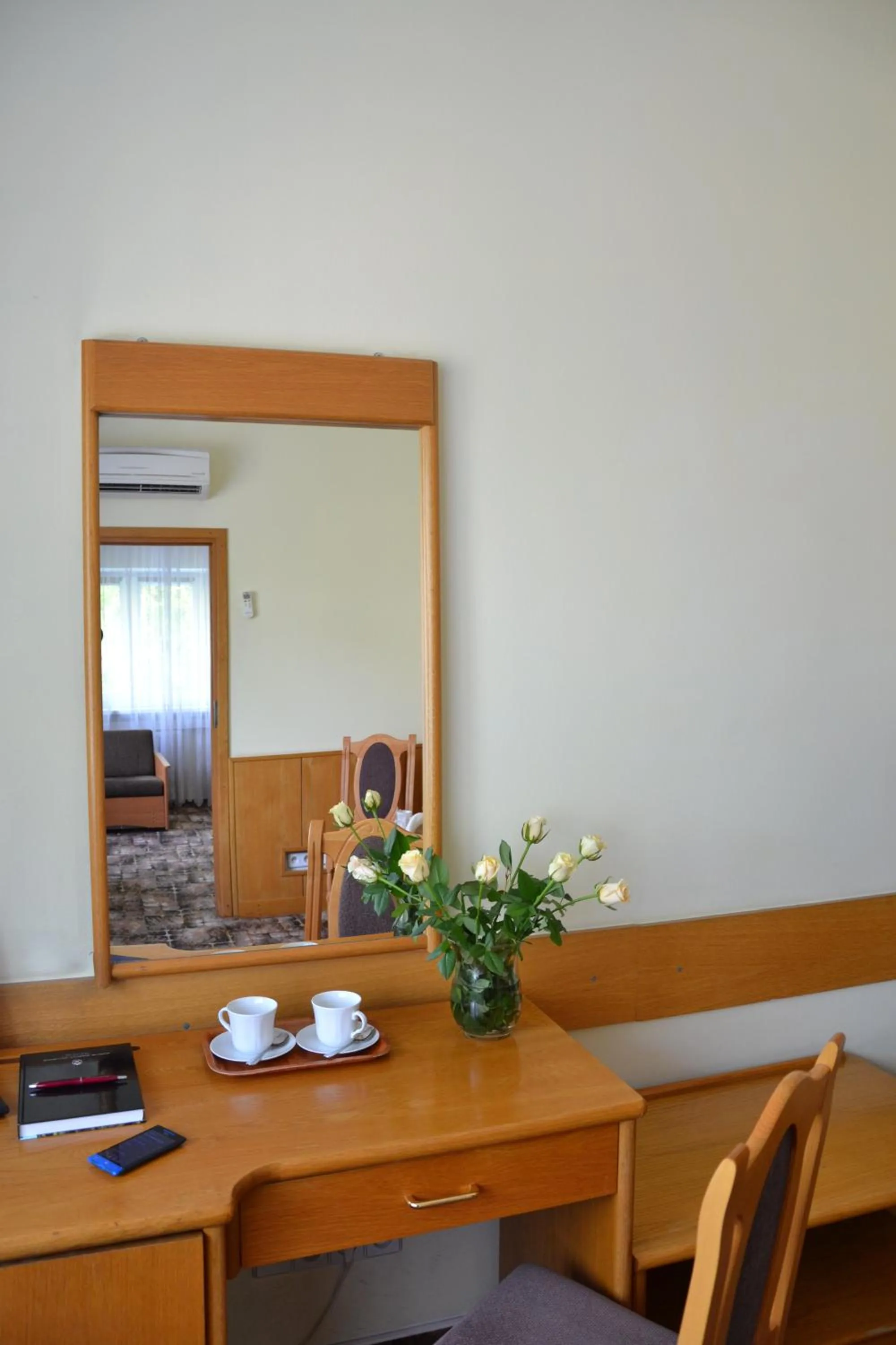 Photo of the whole room in Karat