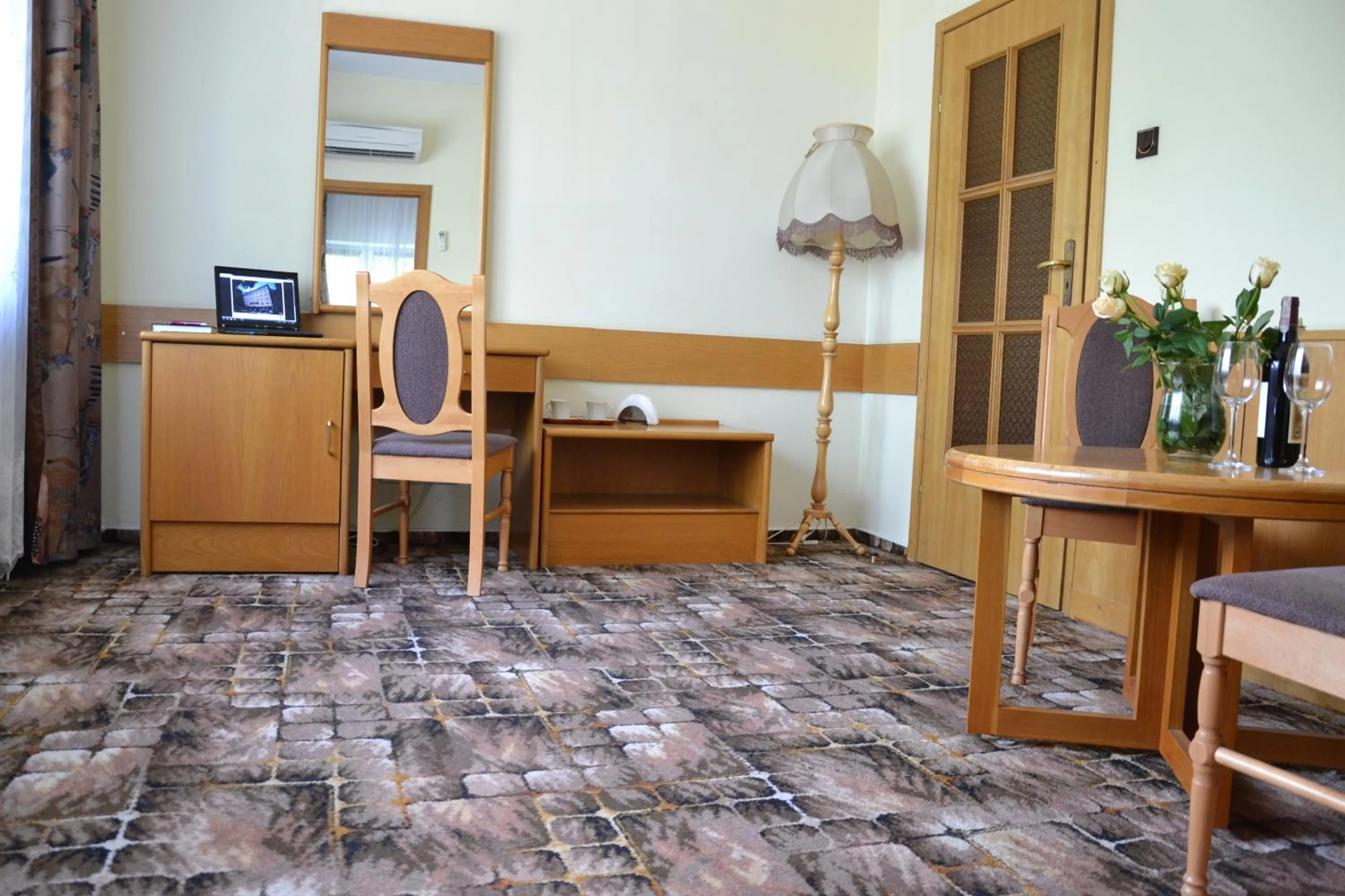 Facade/entrance in Karat