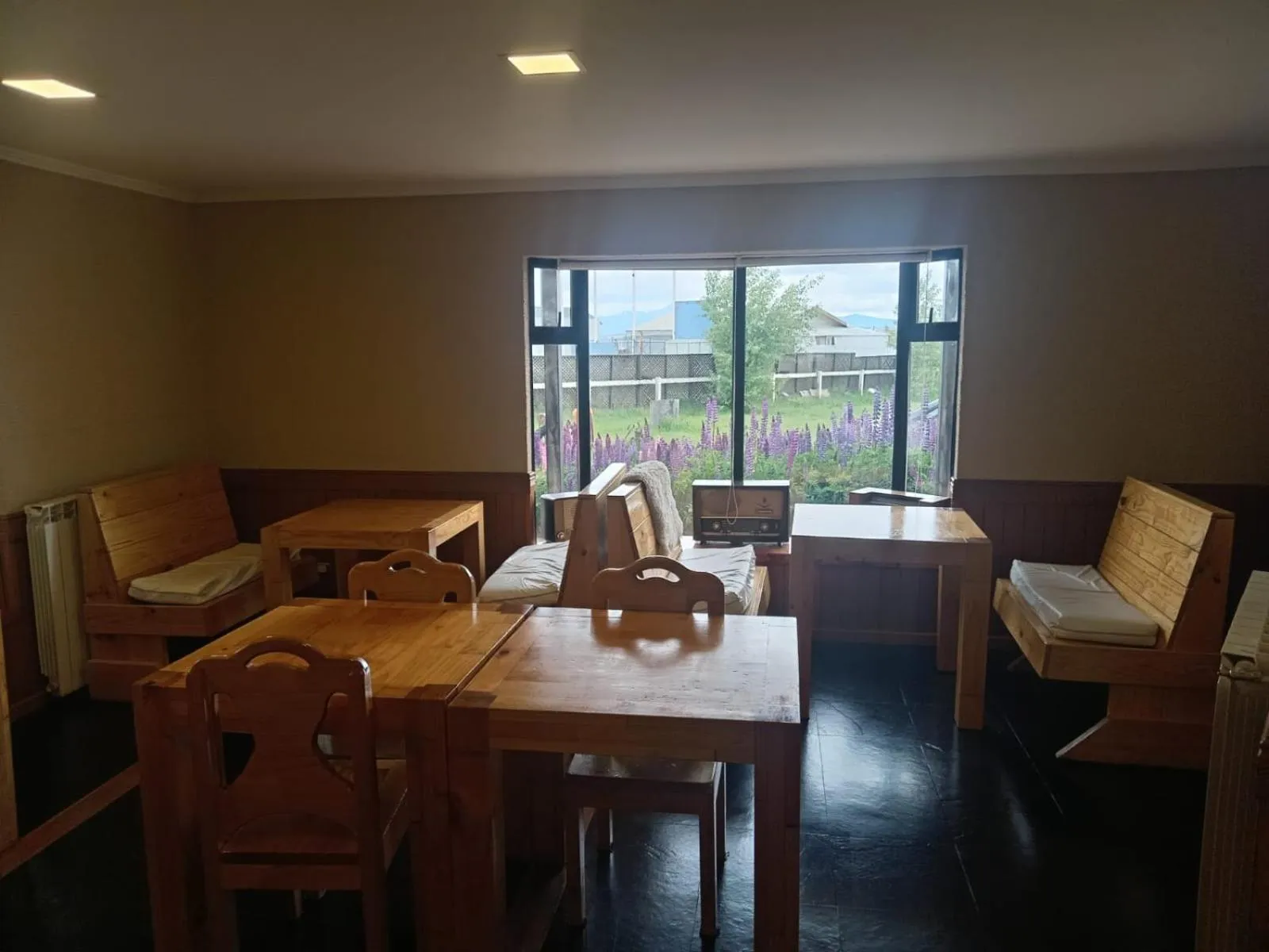 Dining area in Hostal Doble E Patagonia