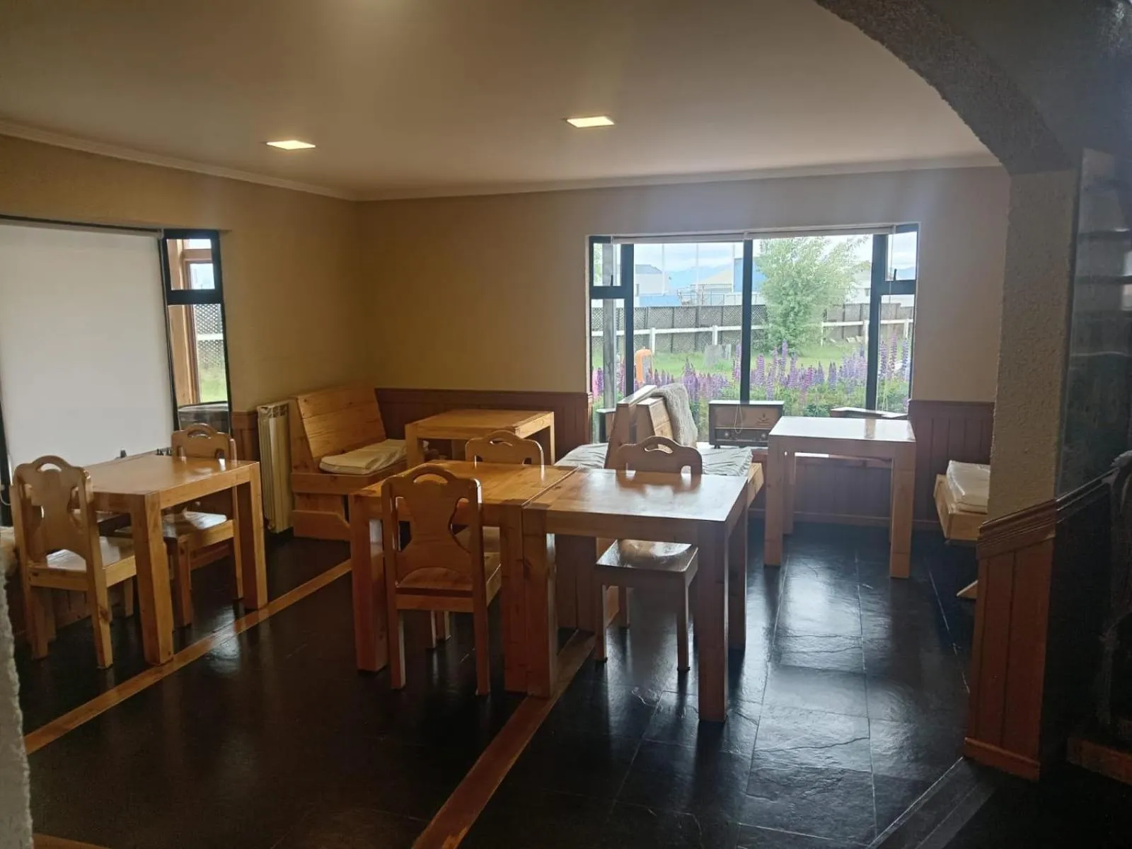 Dining area in Hostal Doble E Patagonia