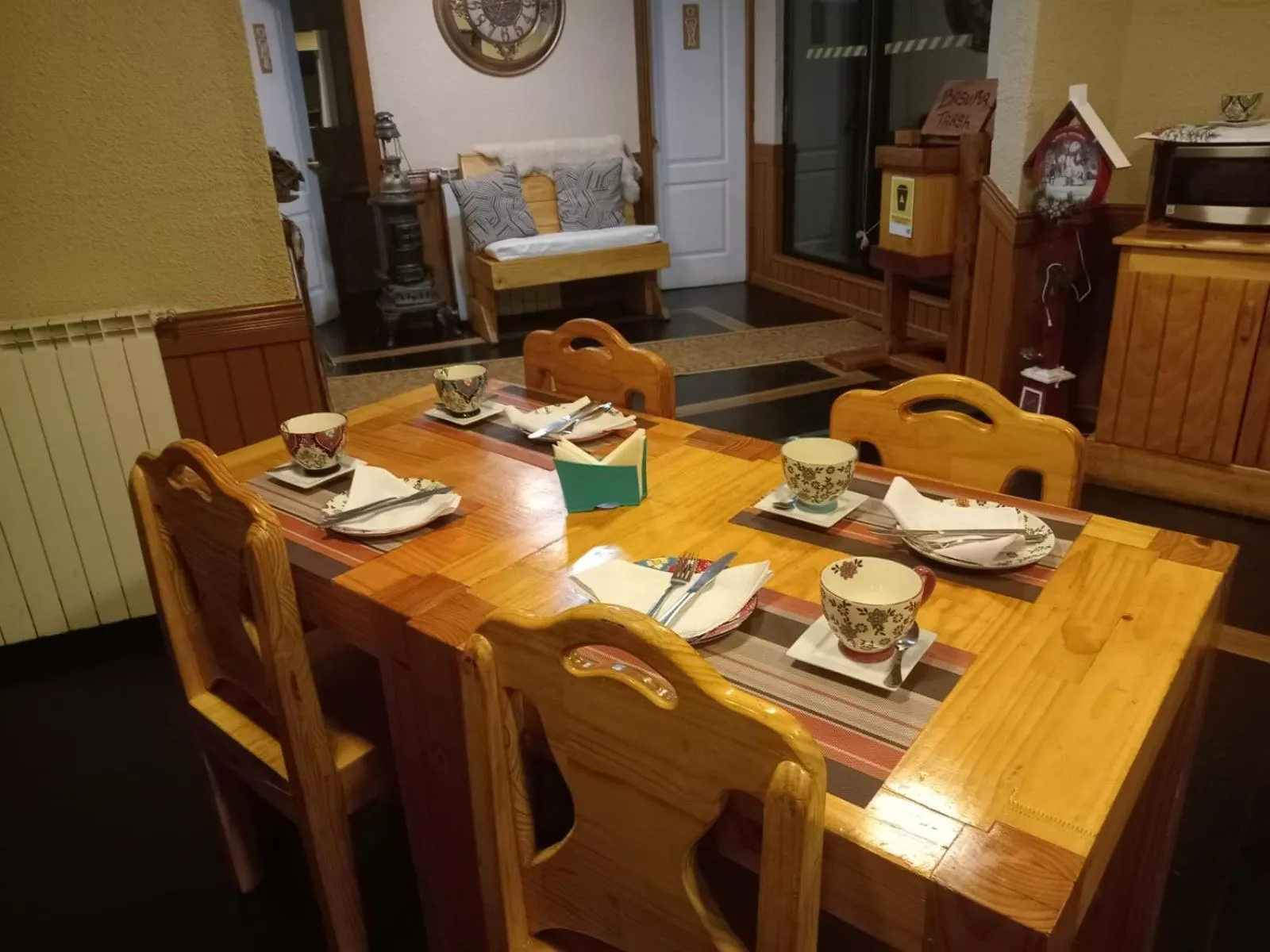Dining area in Hostal Doble E Patagonia