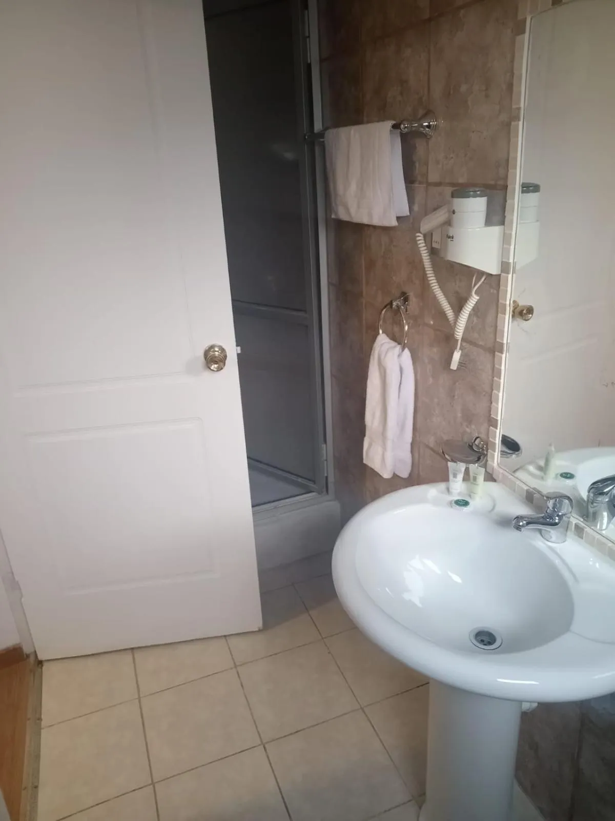 Shower in Hostal Doble E Patagonia