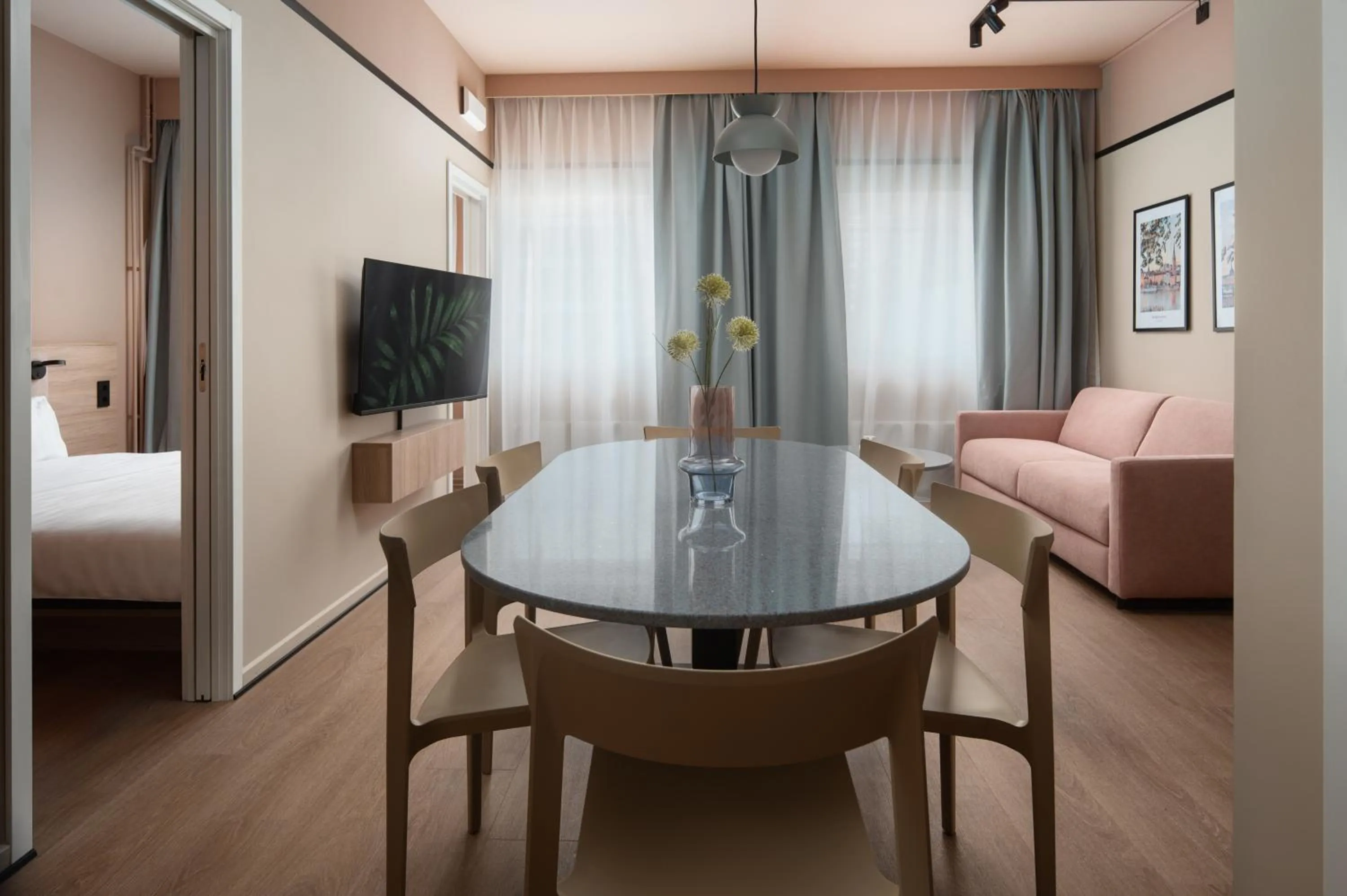 TV and multimedia, Bed in Sky Hotel Apartments, Stockholm