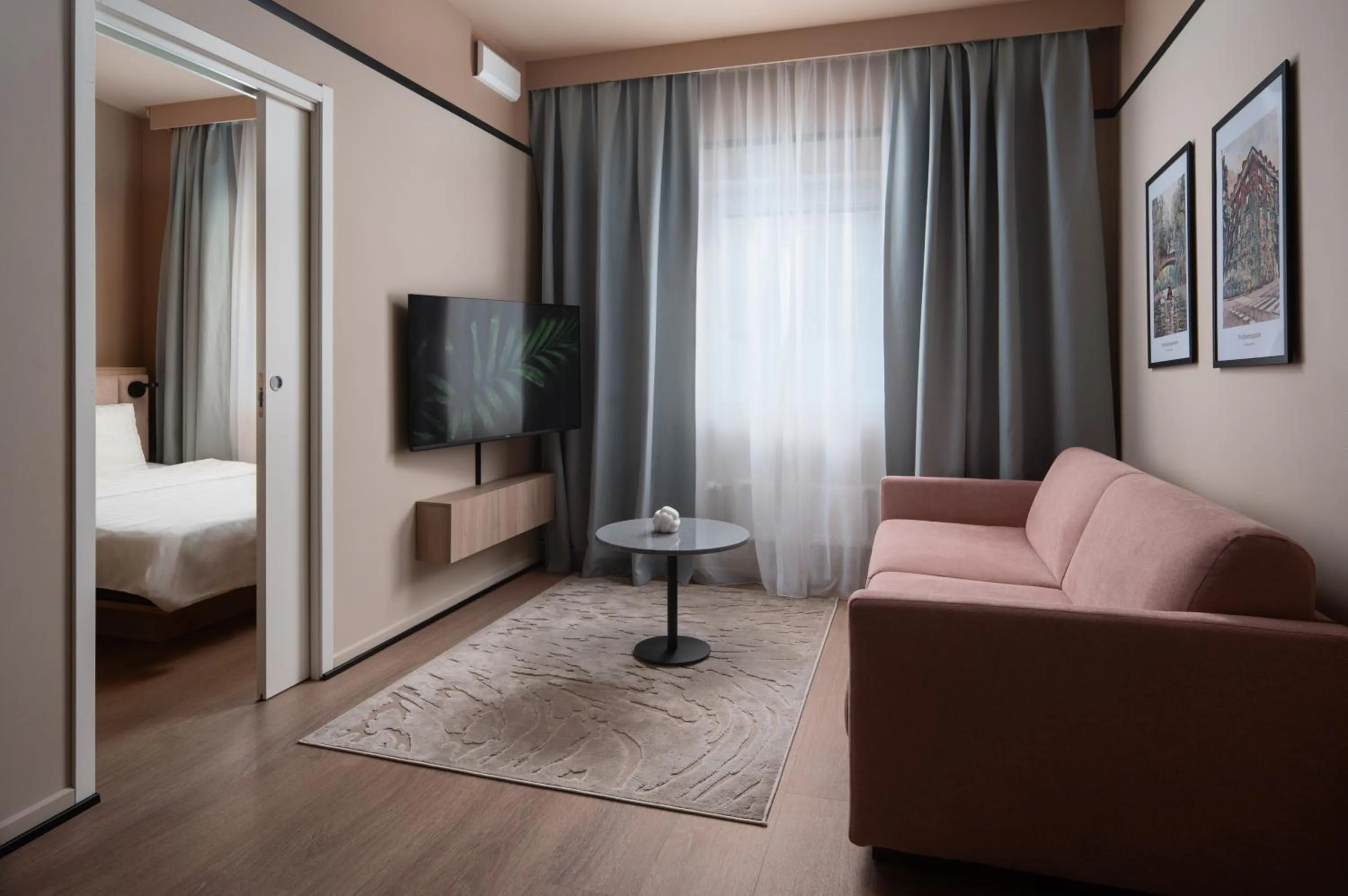 TV and multimedia, Bed in Sky Hotel Apartments, Stockholm