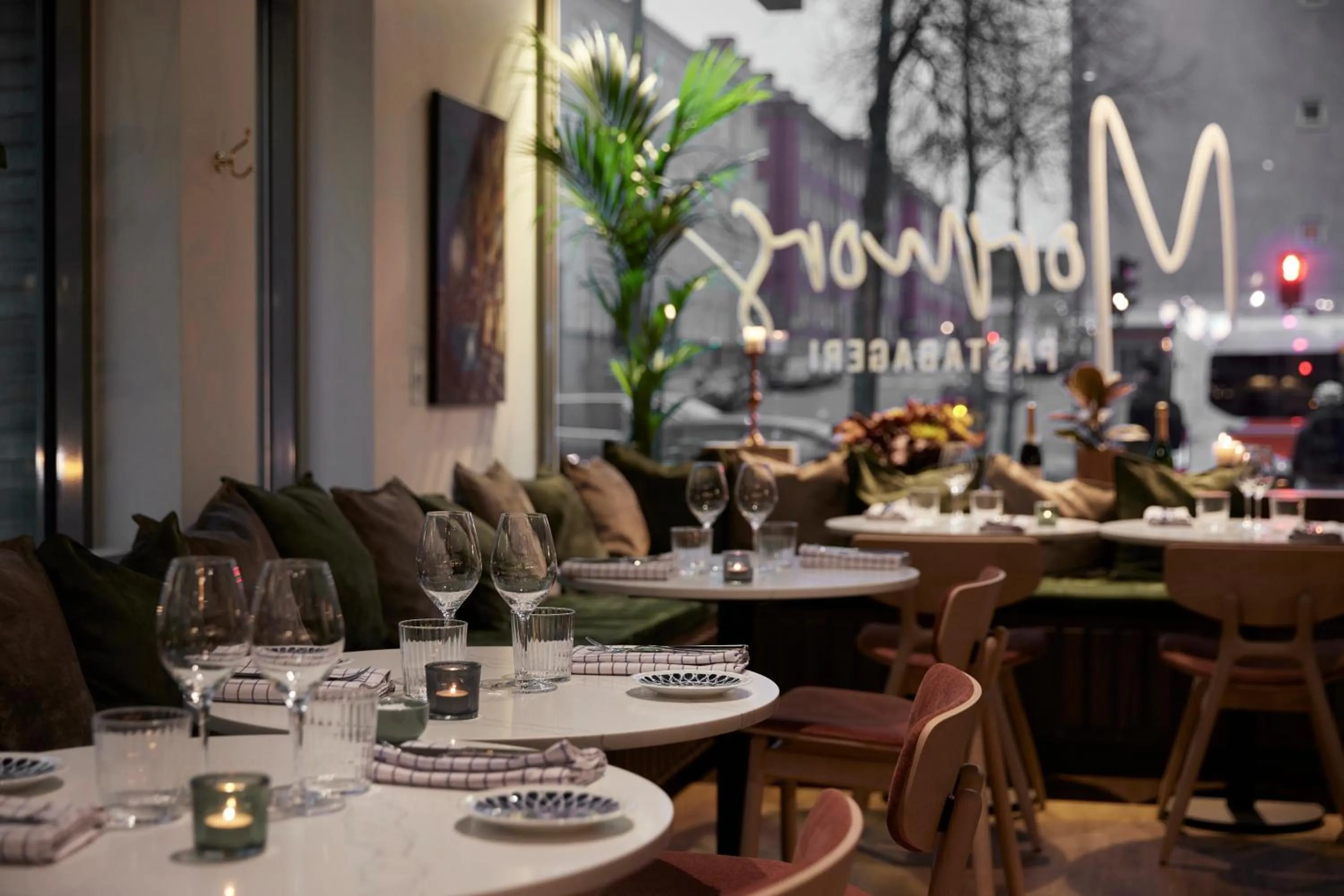 Restaurant/places to eat in Sky Hotel Apartments, Stockholm