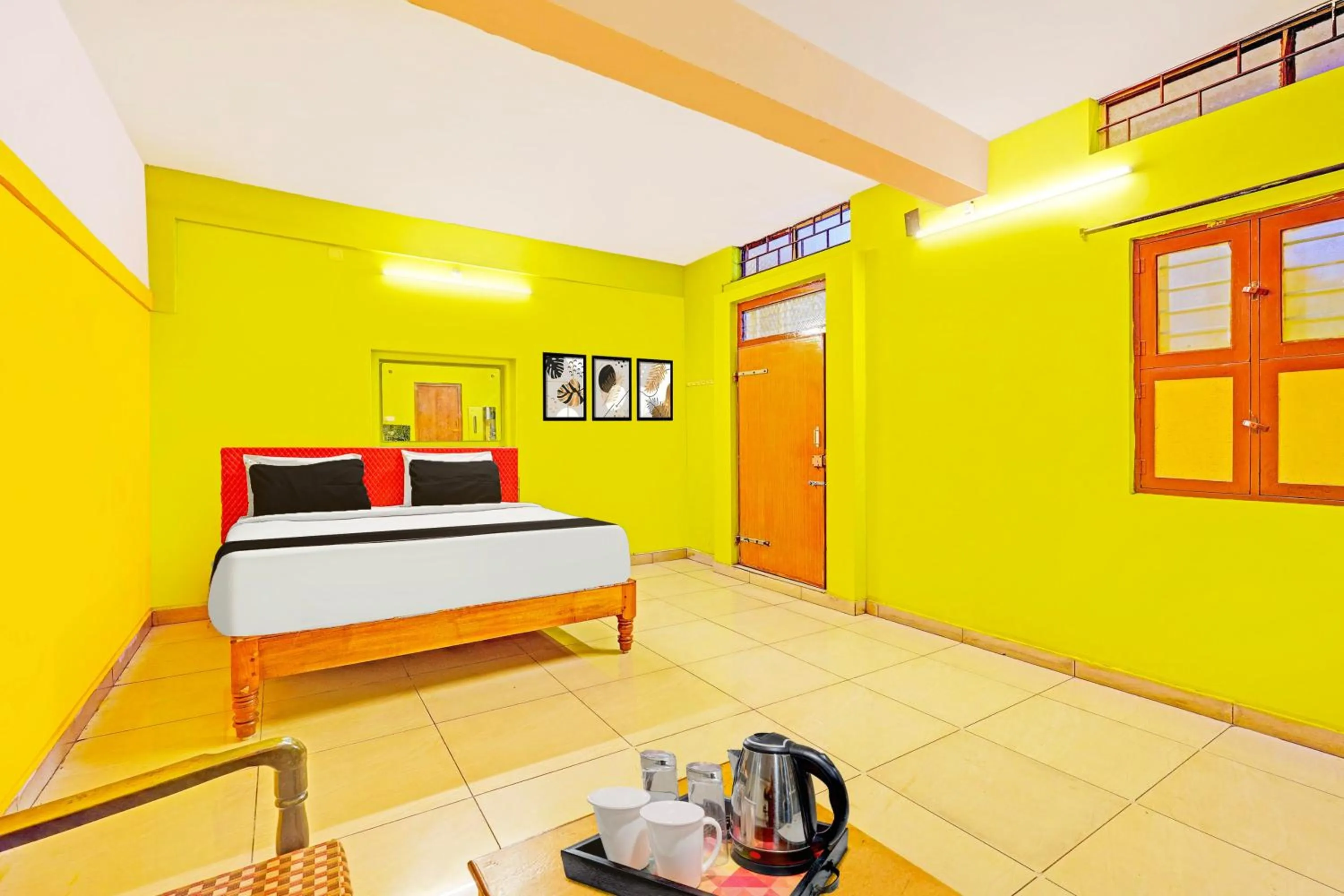 Bedroom in Super Hotel O Thavalakuppam Near Bus Stand