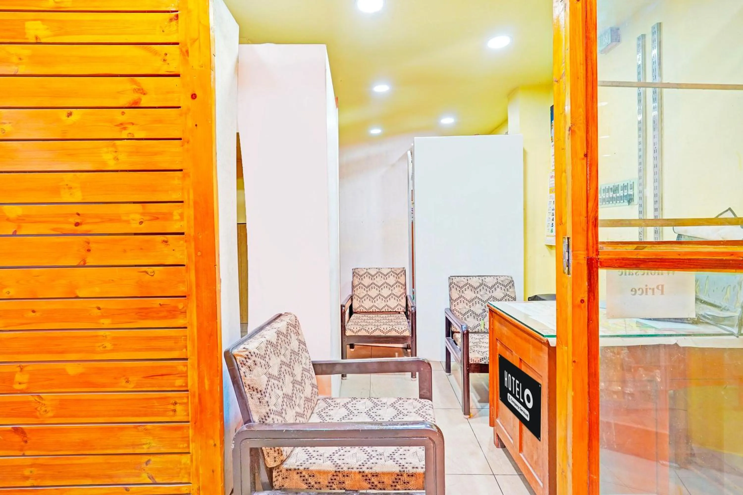 Lobby or reception in Super Hotel O Thavalakuppam Near Bus Stand