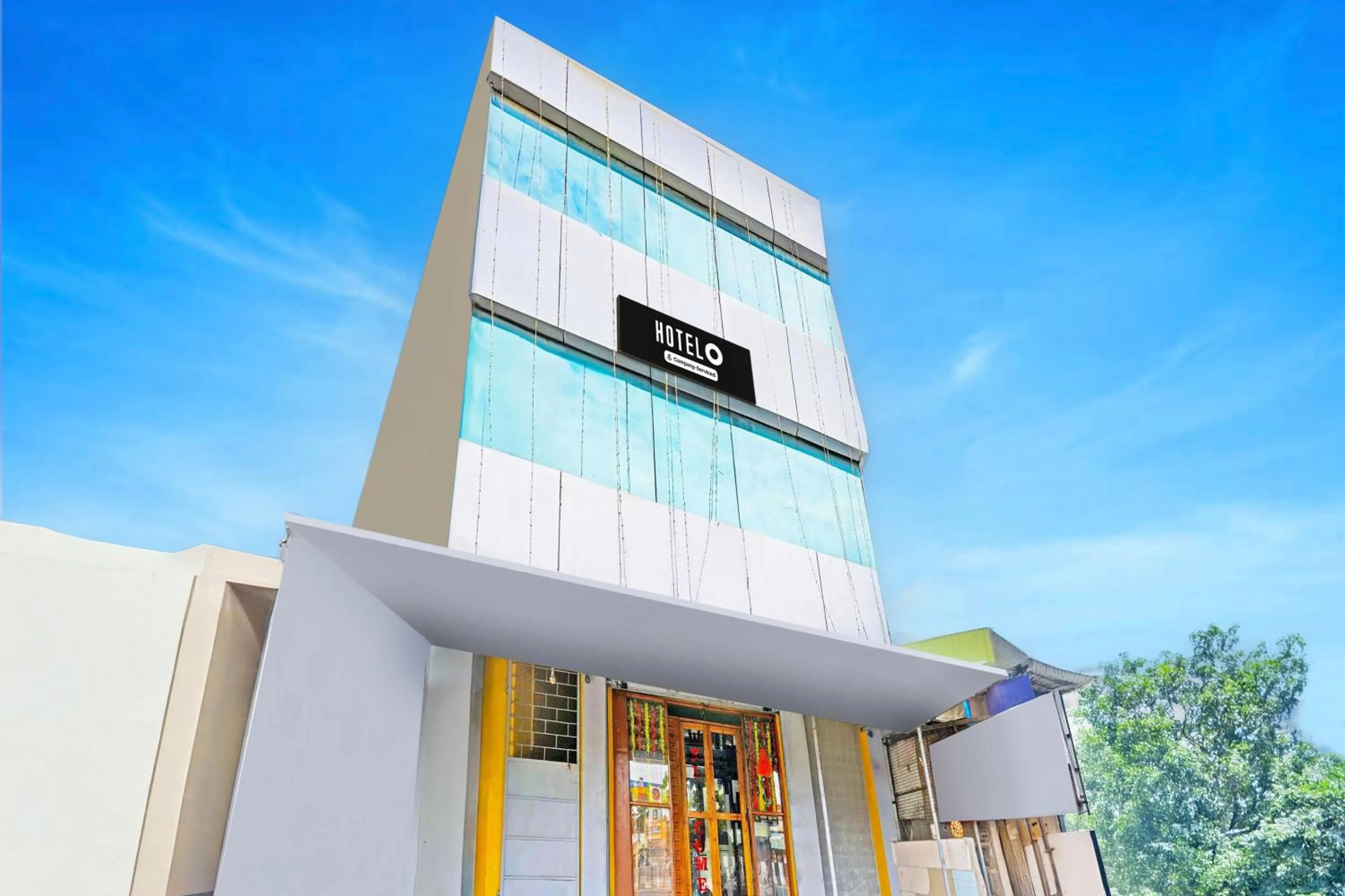 Facade/entrance in Super Hotel O Thavalakuppam Near Bus Stand