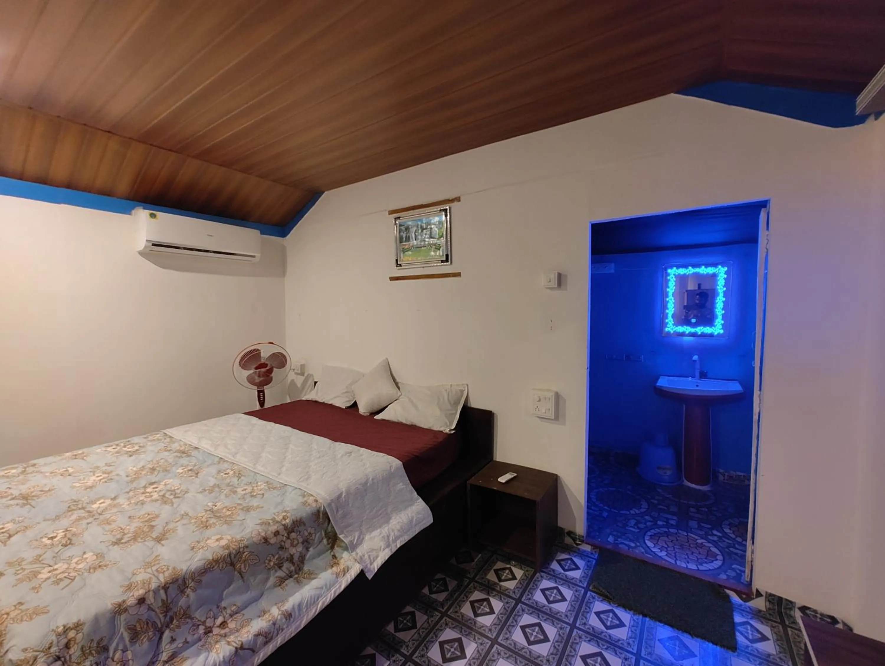 Bed in Hilltop Seaview Palolem Goa