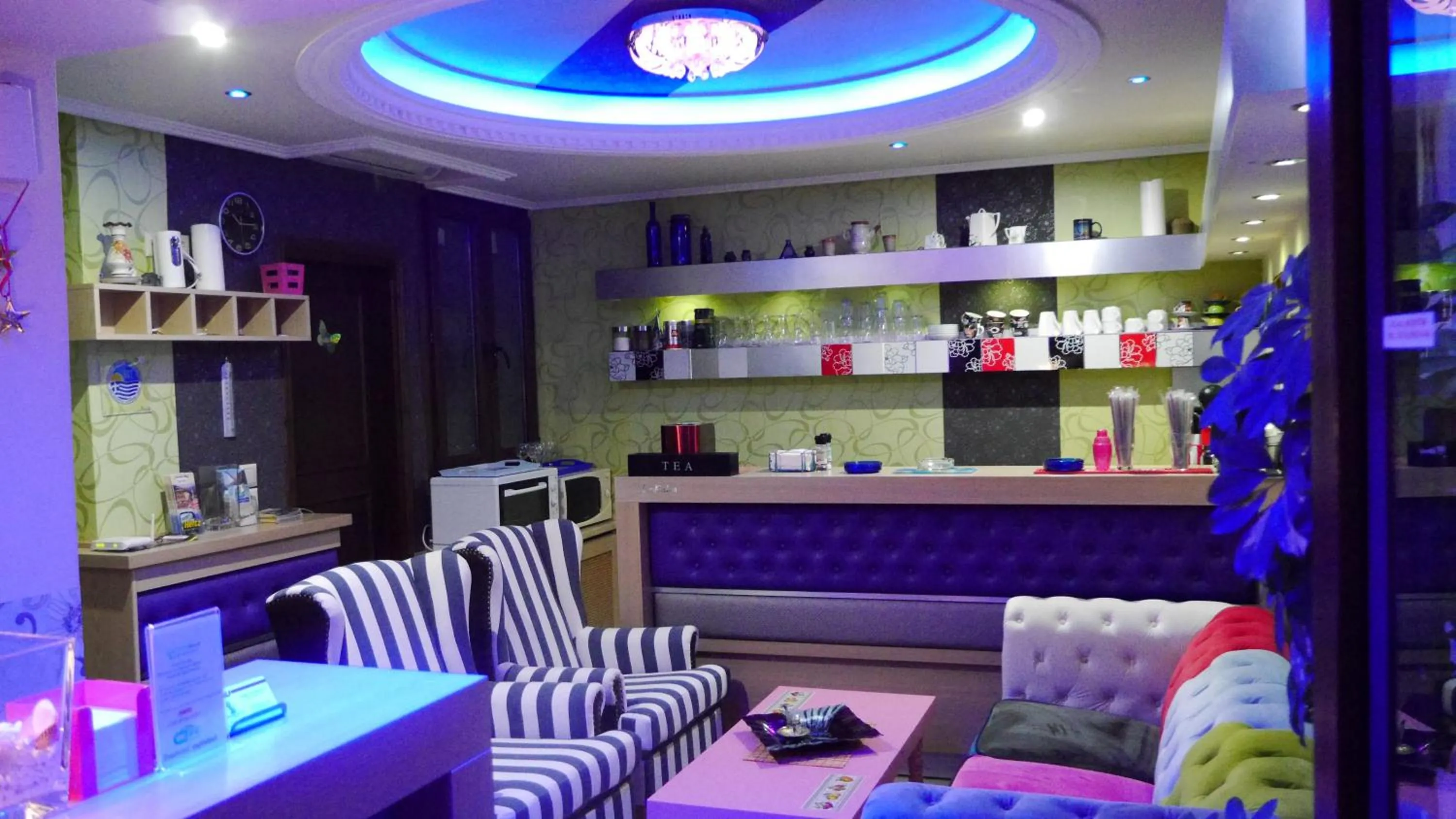 Lounge or bar in Captain's Beach Apartments