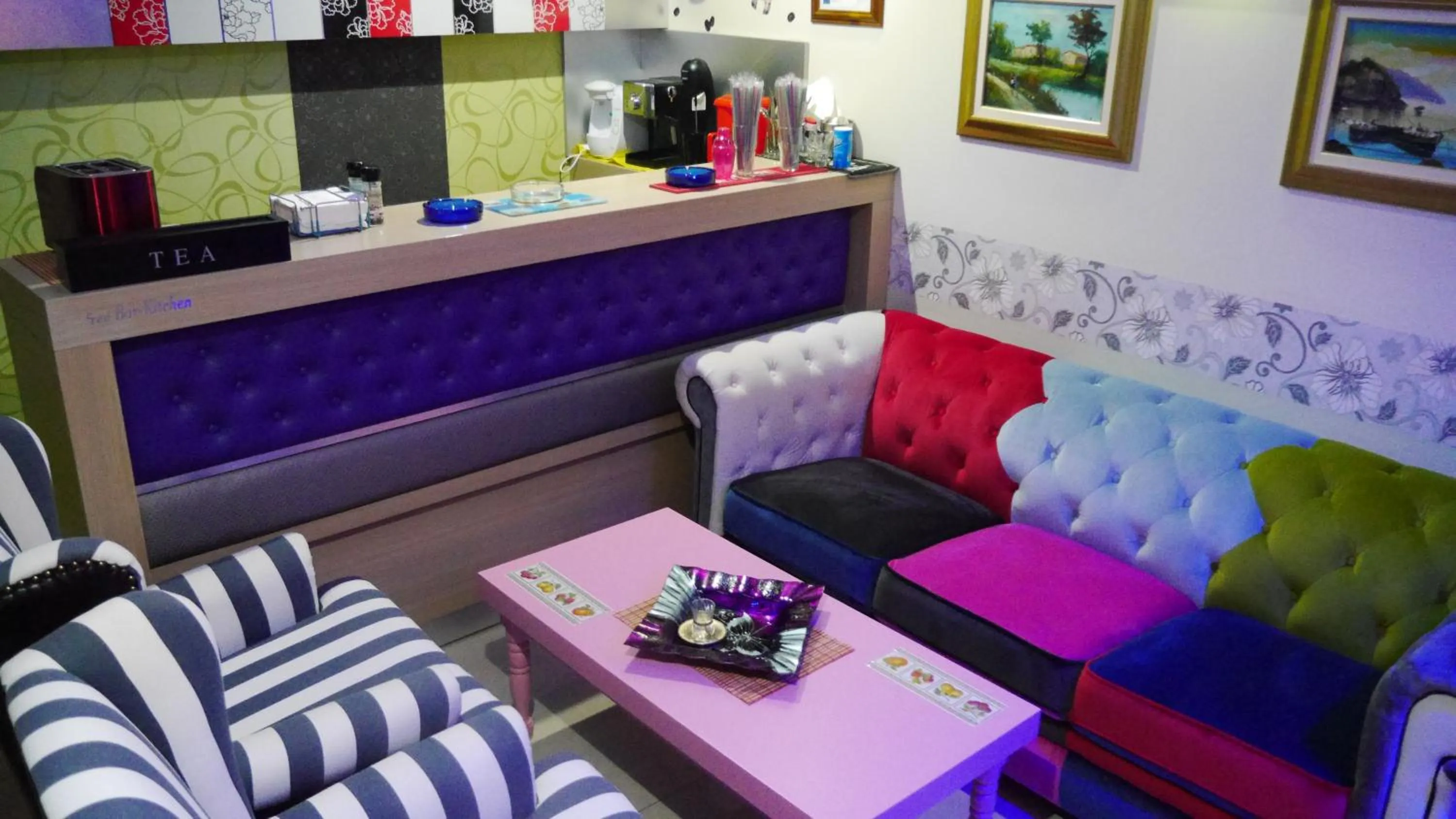 Lounge or bar in Captain's Beach Apartments