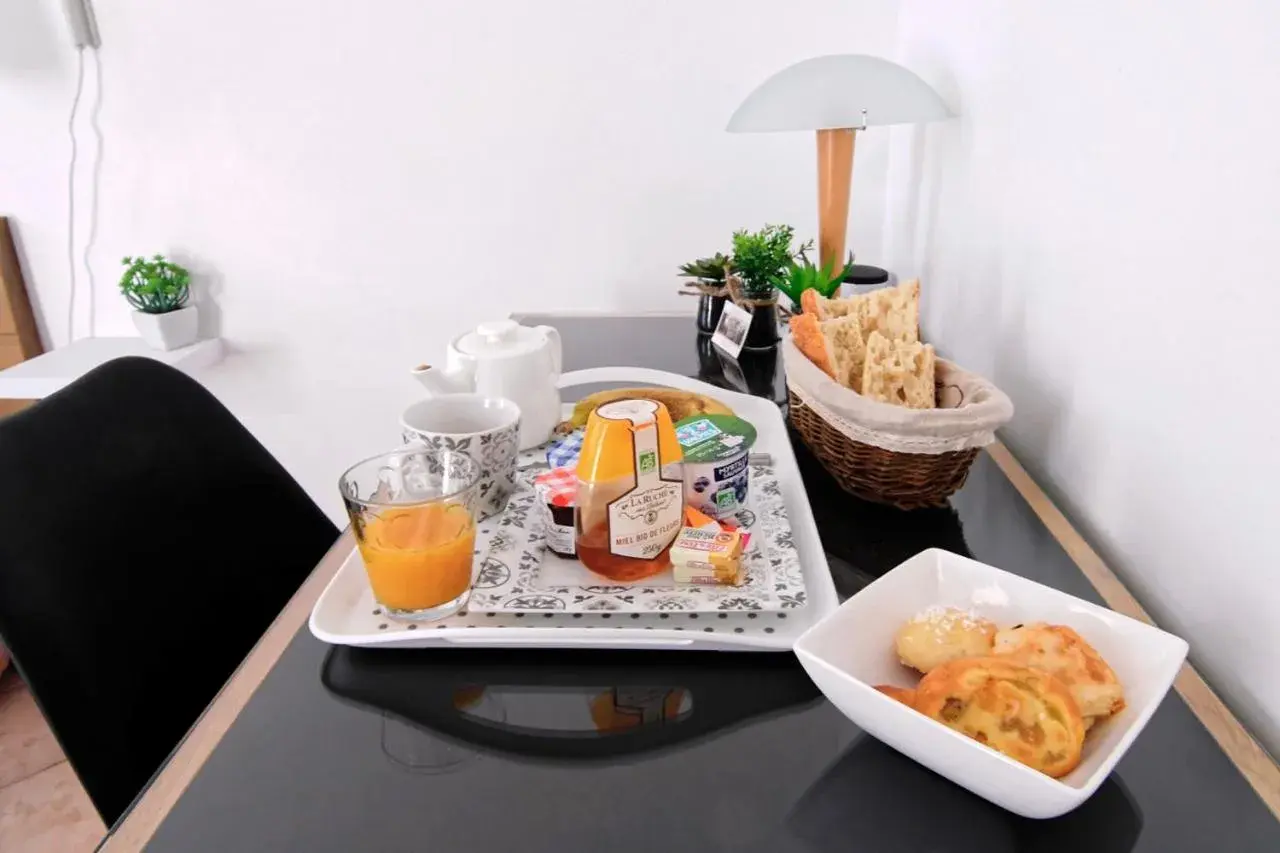 Double Room in Villa Louanne Double Room in Villa Louanne