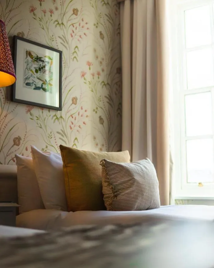 Bedroom, Bed in The Swan at Tarporley