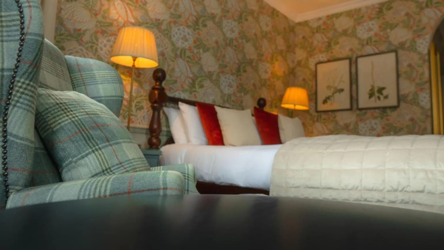 Bedroom, Bed in The Swan at Tarporley