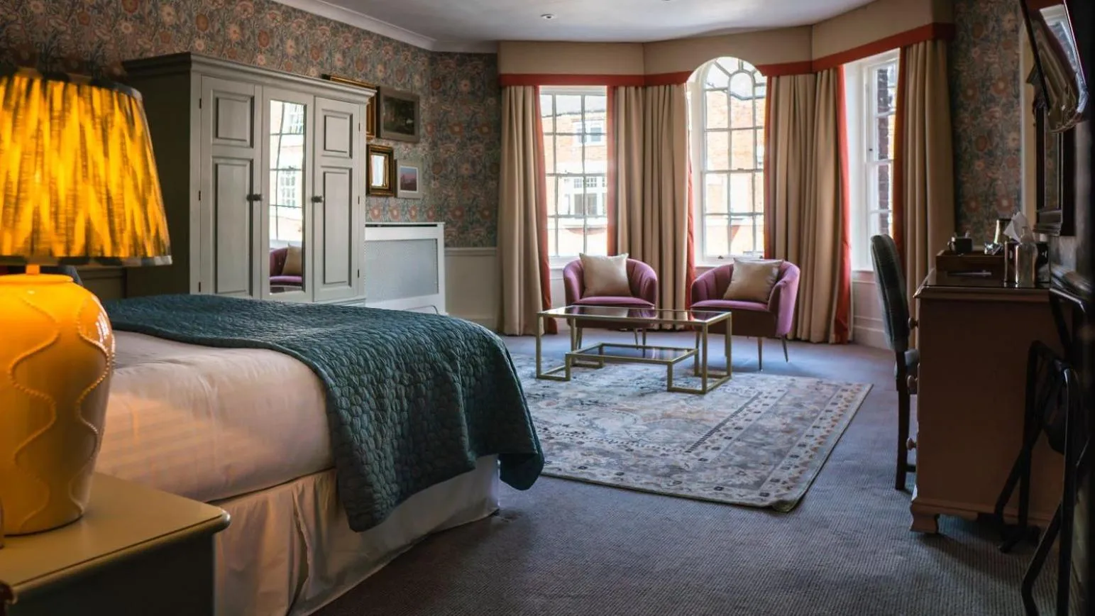 Photo of the whole room, Bed in The Swan at Tarporley