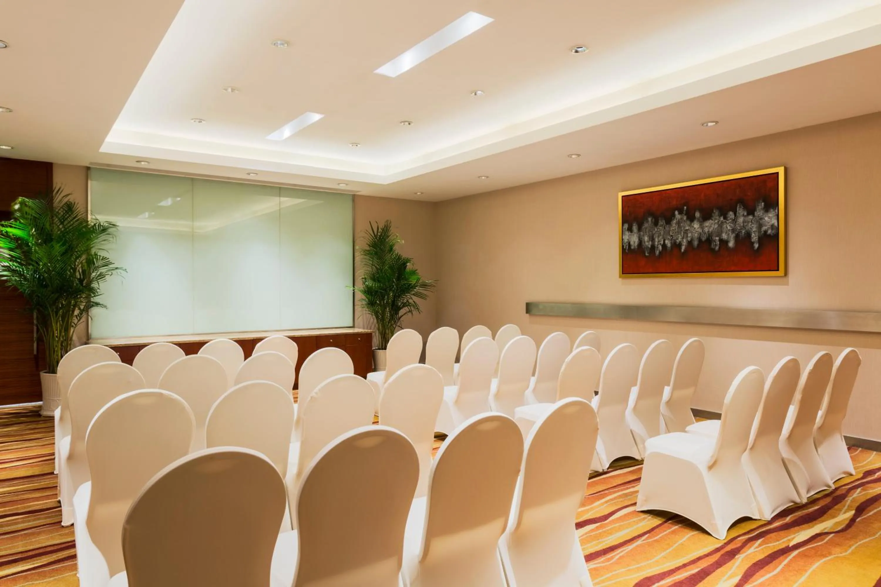 Meeting/conference room in Holiday Inn Nanjing Aqua City by IHG