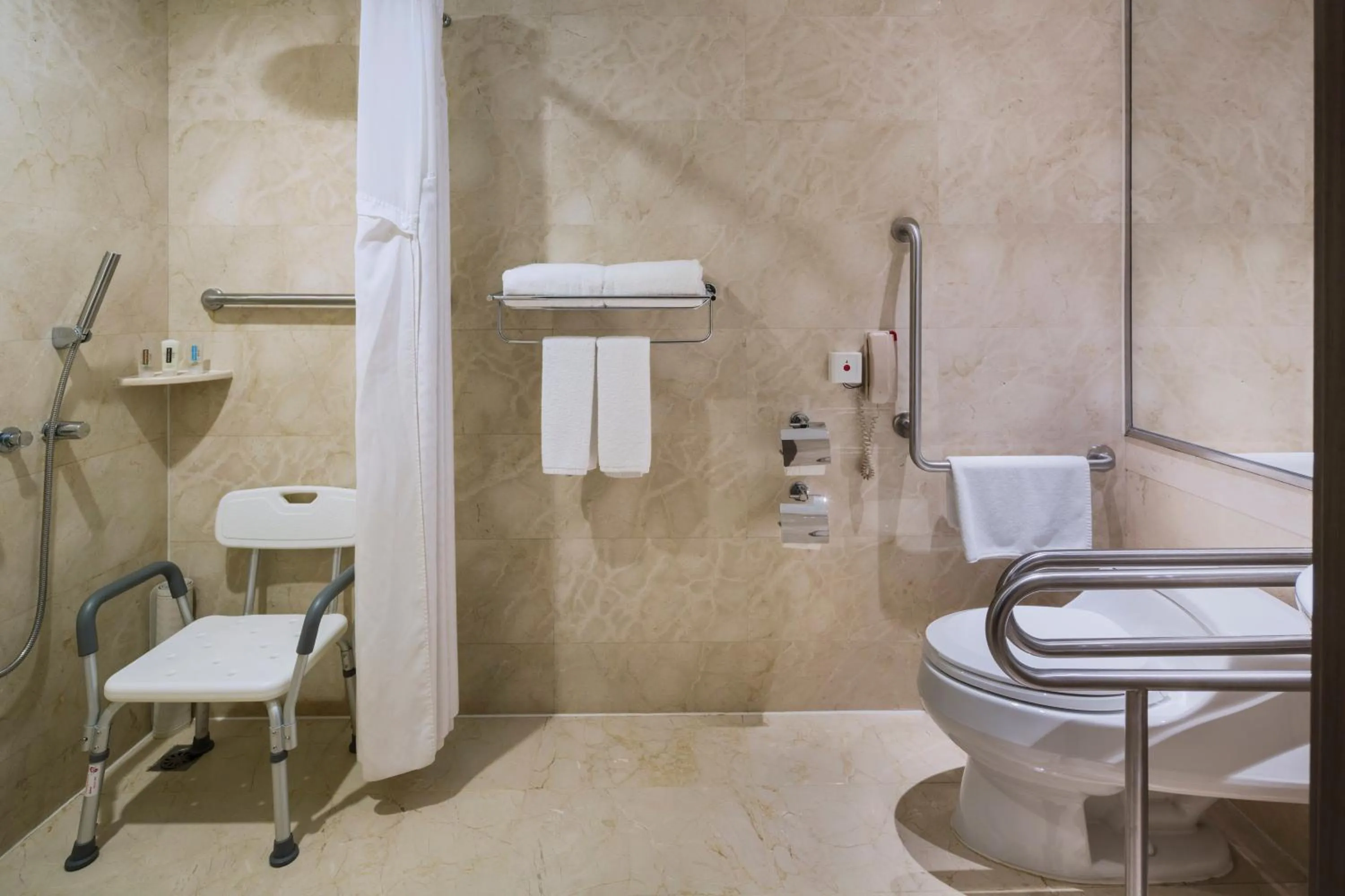 Photo of the whole room in Holiday Inn Nanjing Aqua City by IHG