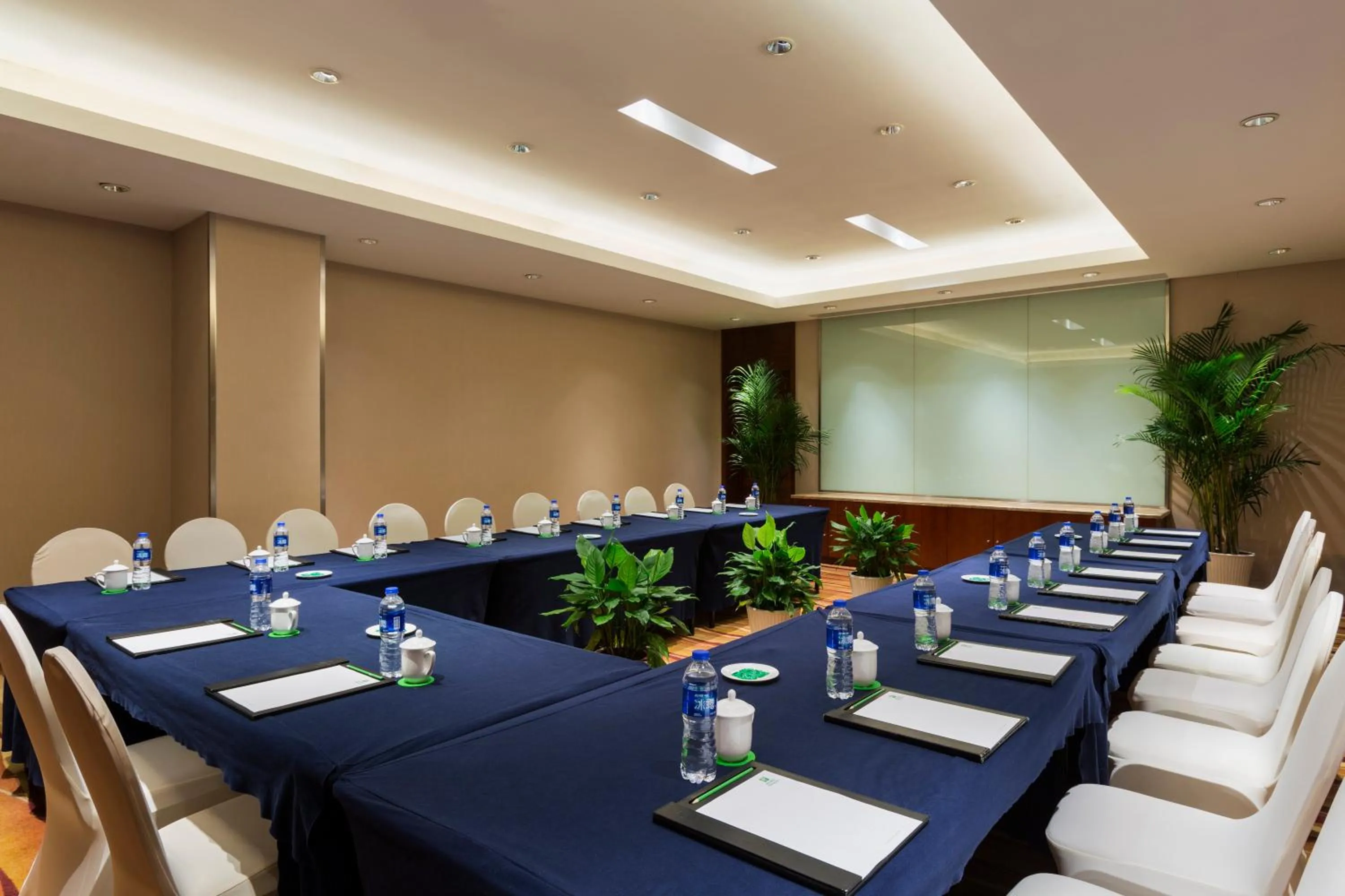 Meeting/conference room in Holiday Inn Nanjing Aqua City by IHG