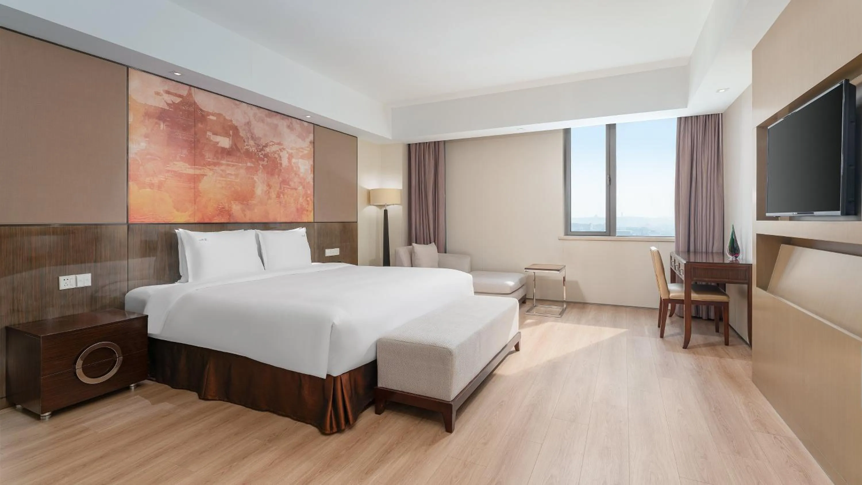 Photo of the whole room, Bed in Holiday Inn Nanjing Aqua City by IHG