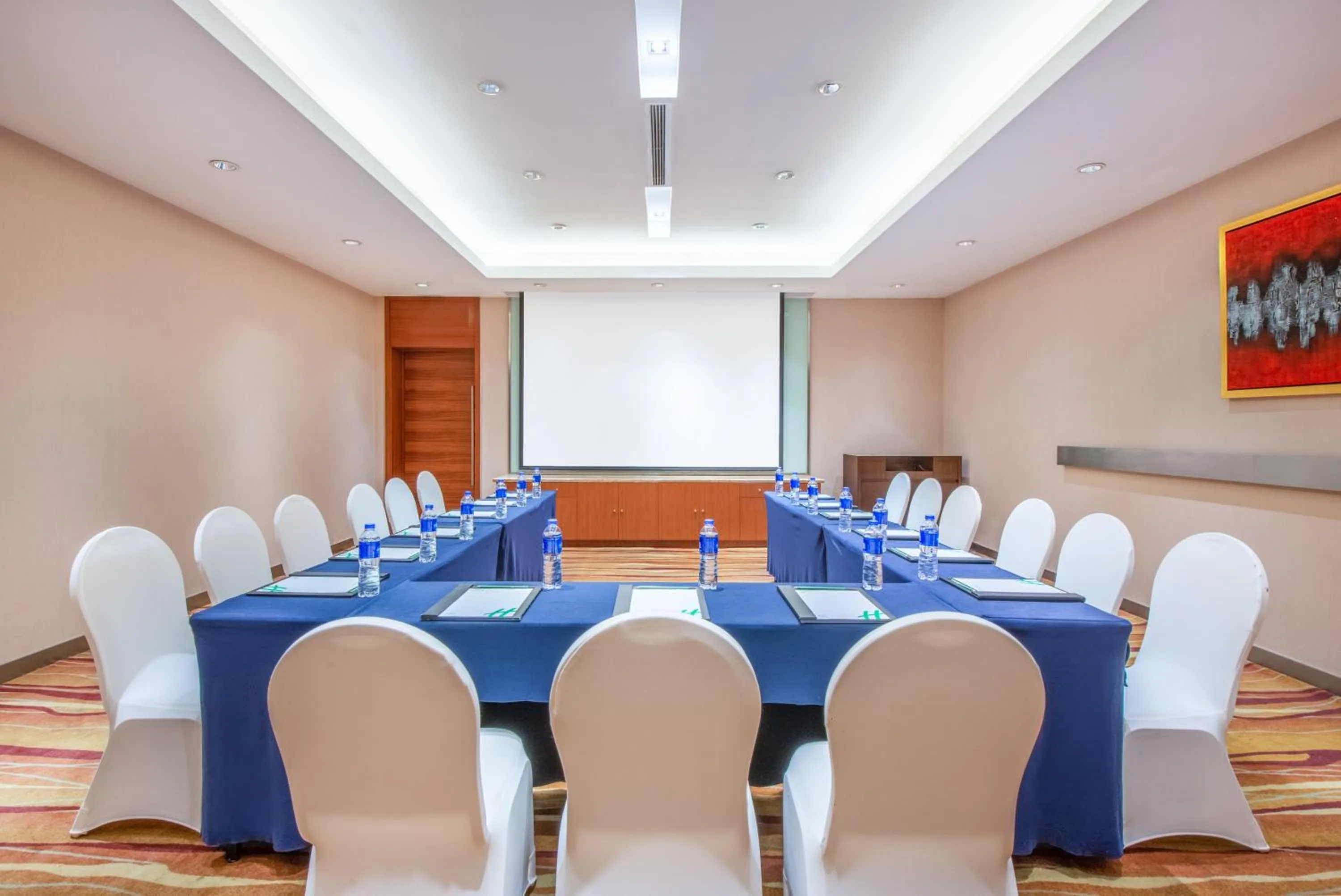 Meeting/conference room in Holiday Inn Nanjing Aqua City by IHG