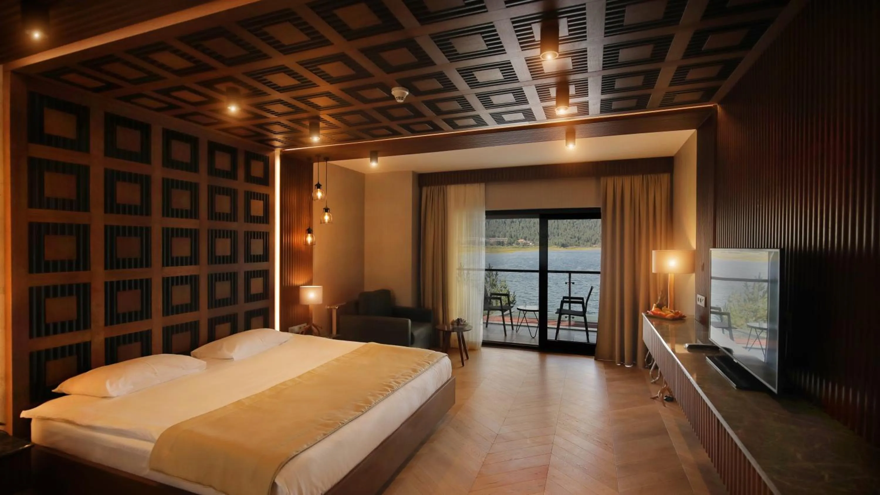 Spring, Bed in Abant Kosk Oteli