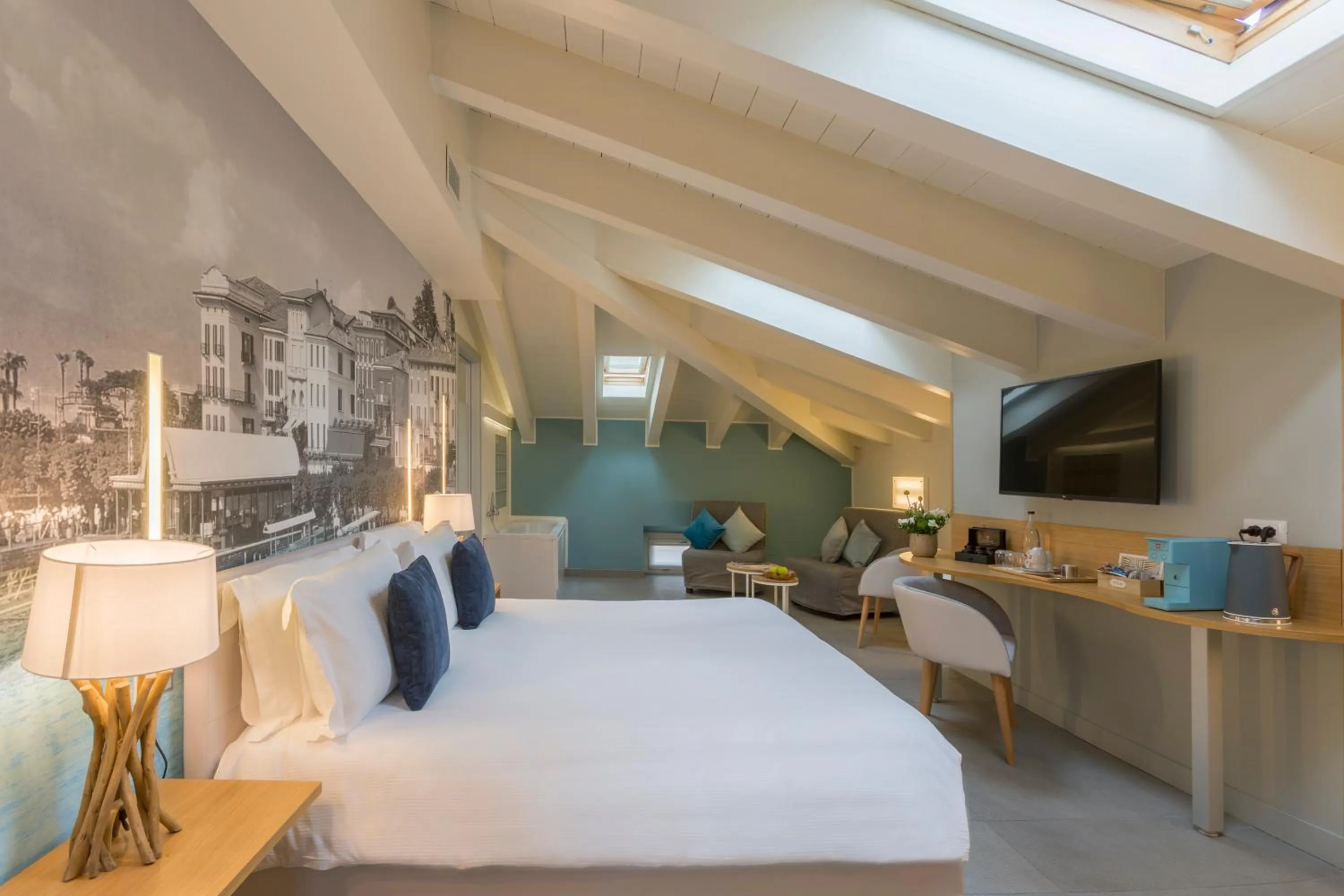 TV and multimedia, Bed in Avenue Boutique Hotel