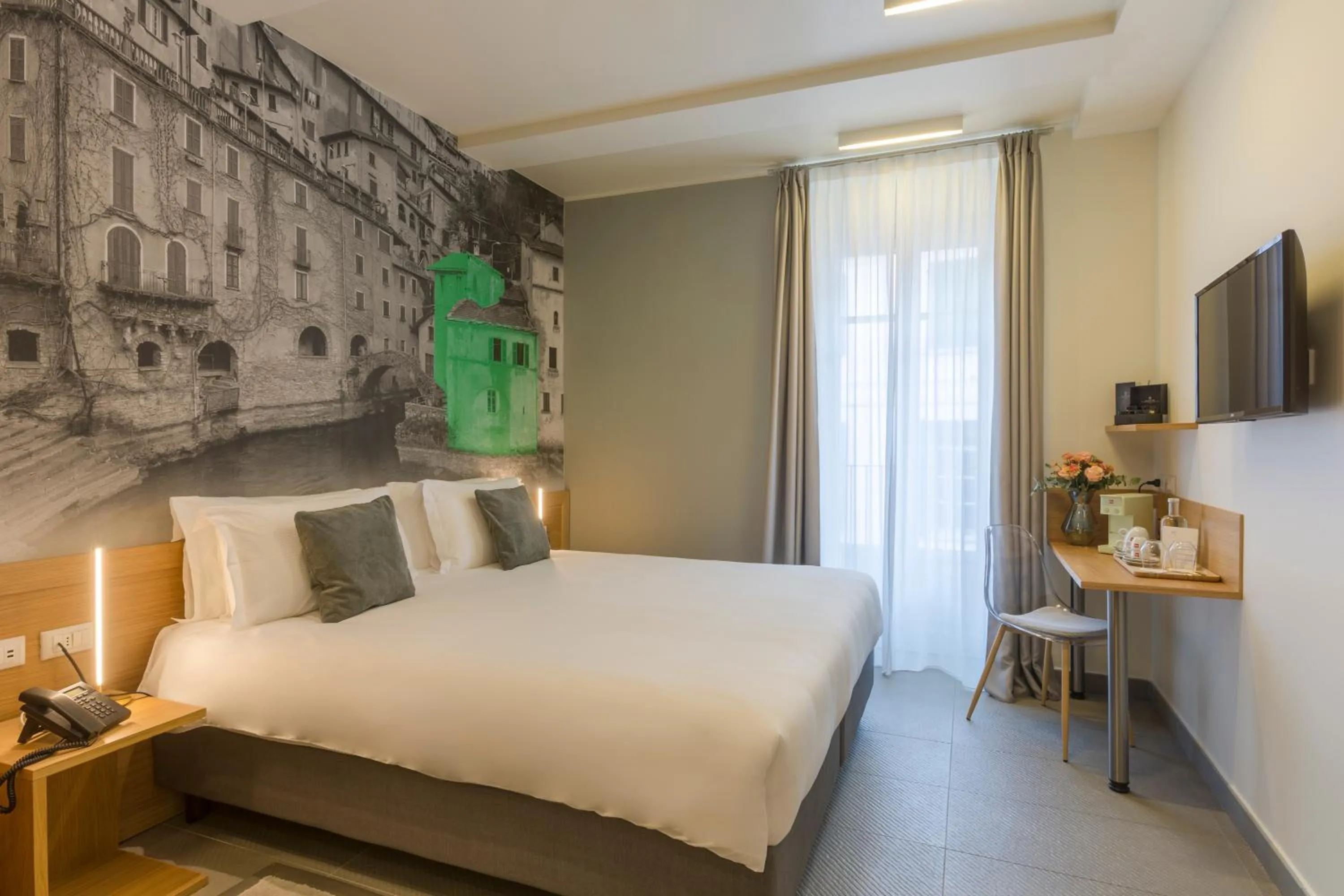 View (from property/room), Bed in Avenue Boutique Hotel