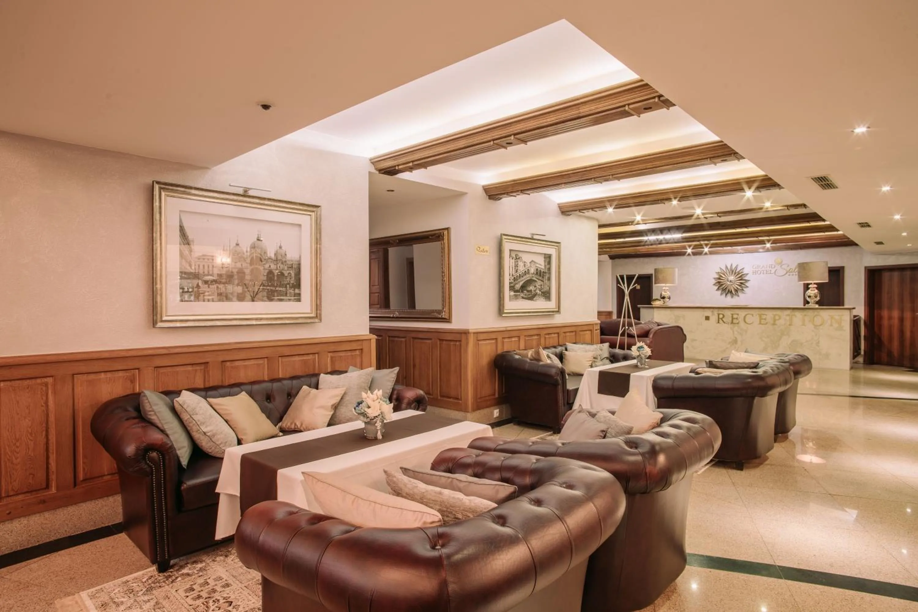 Restaurant/places to eat in Grand Hotel Sole