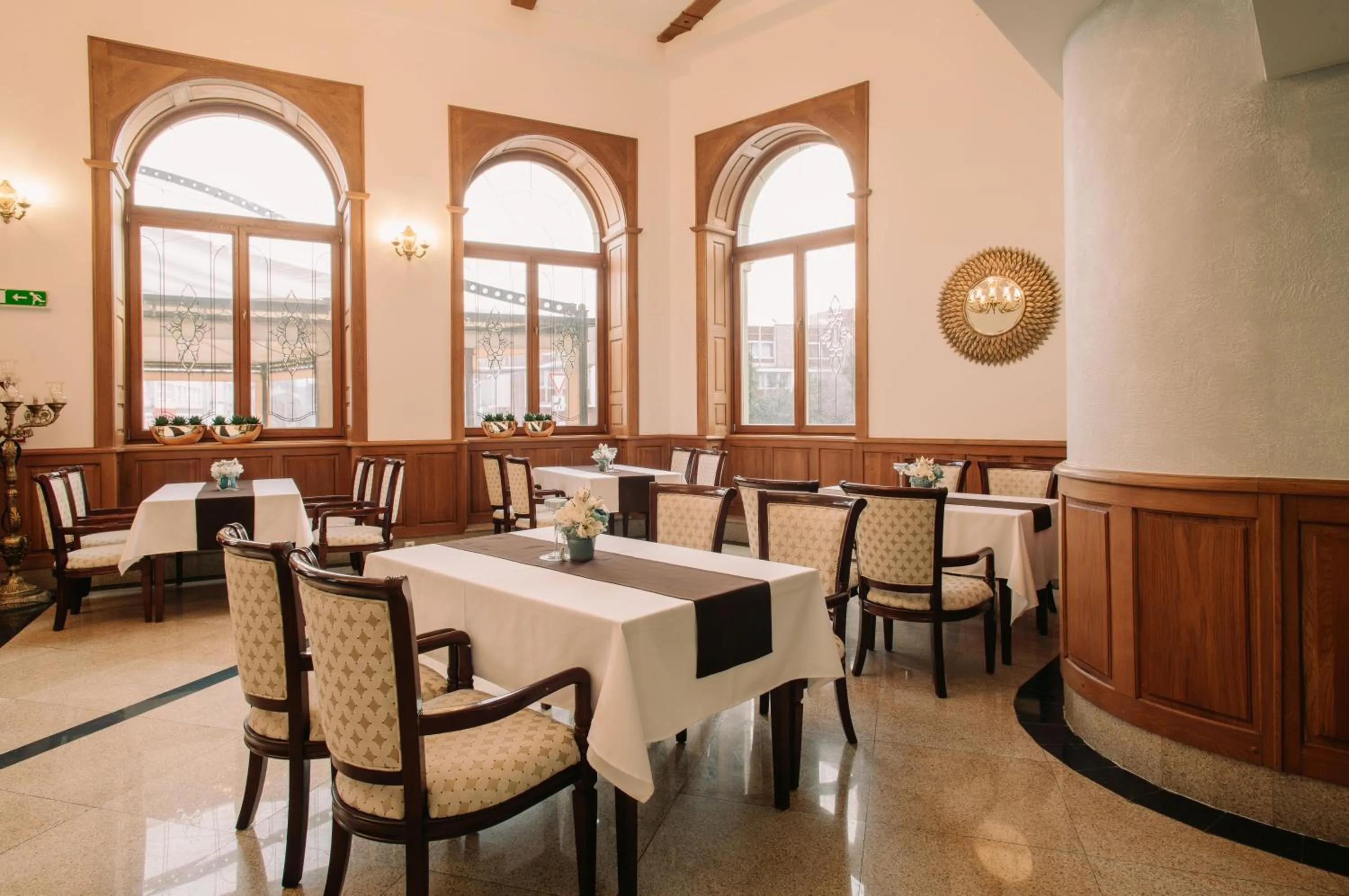 Restaurant/places to eat in Grand Hotel Sole