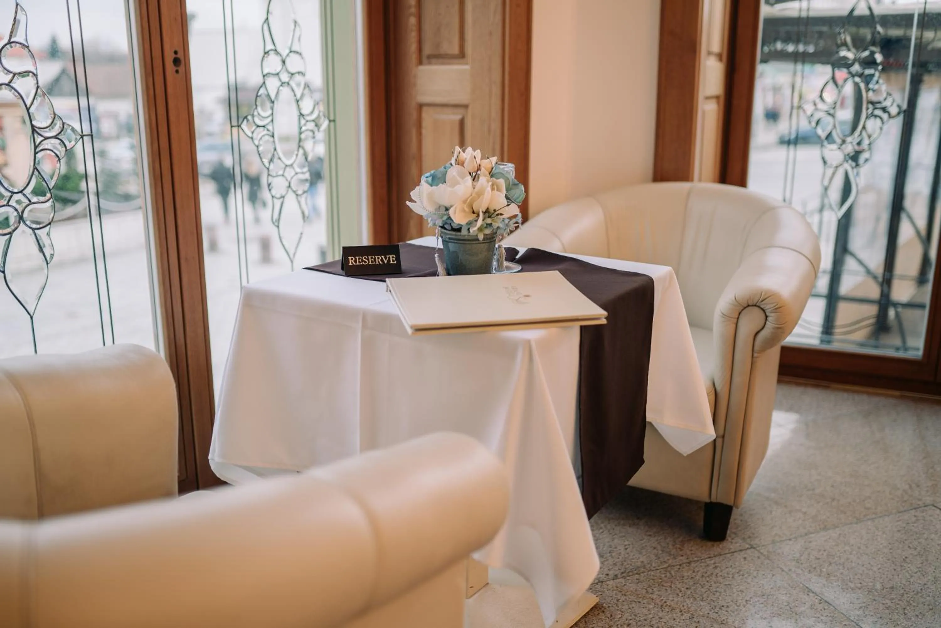 Restaurant/places to eat in Grand Hotel Sole