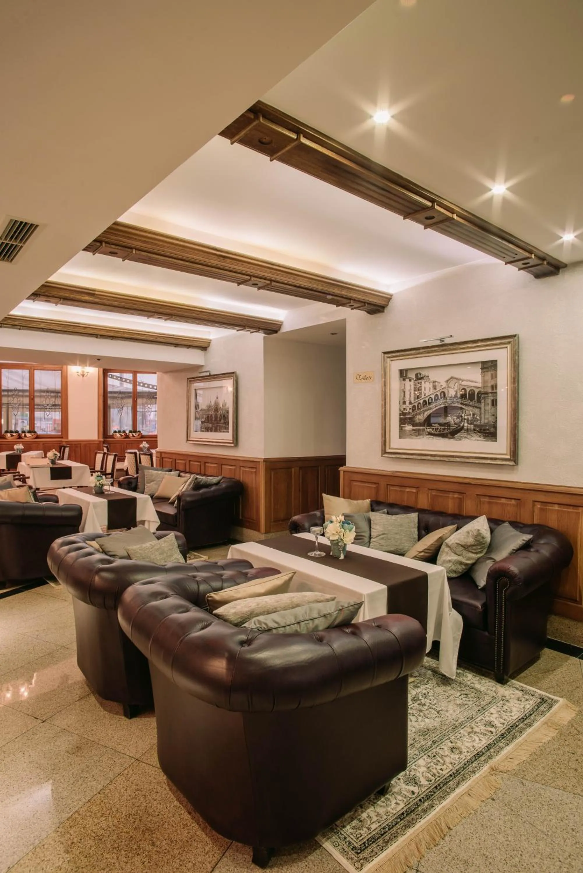 Restaurant/places to eat in Grand Hotel Sole