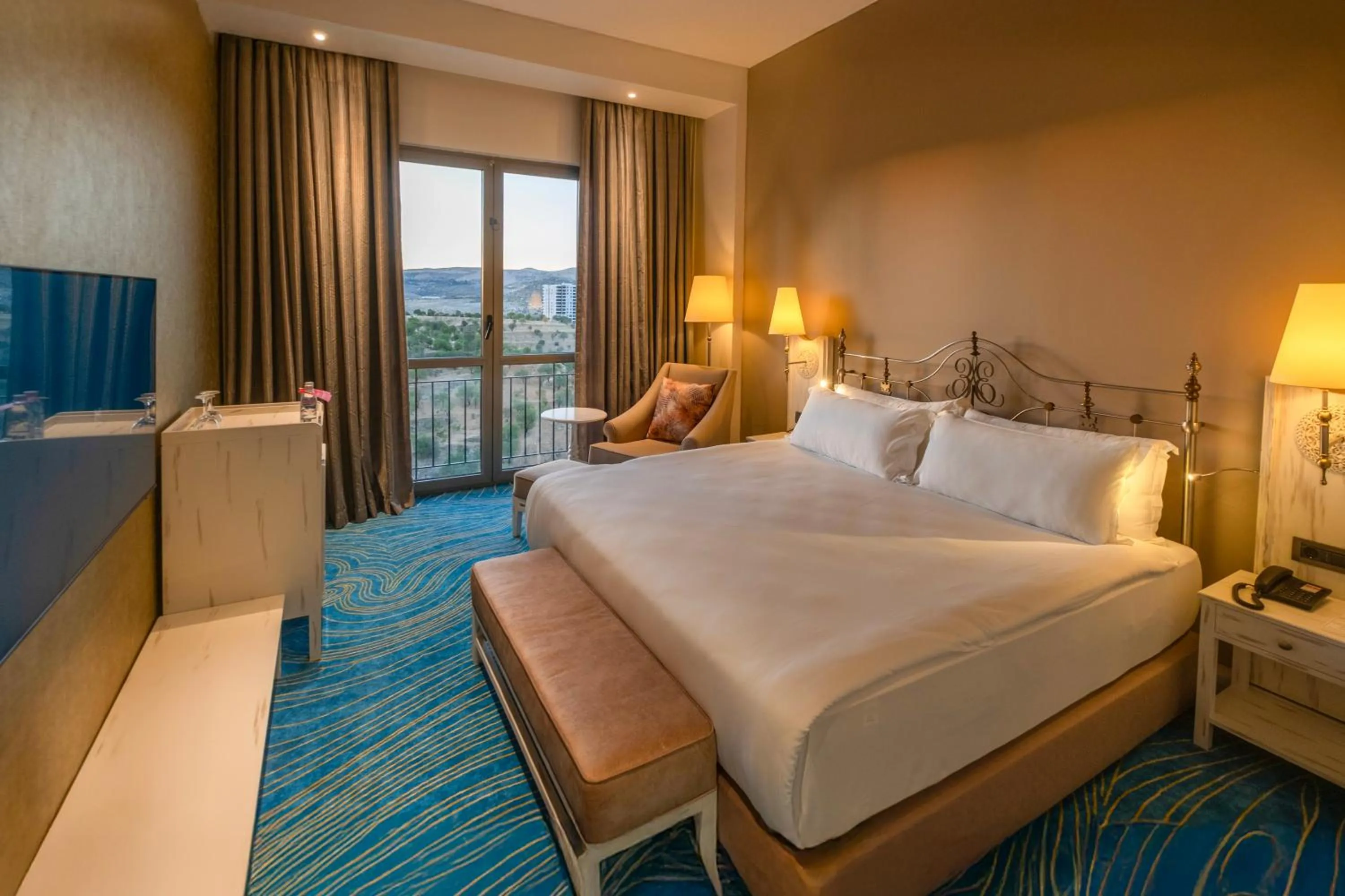 Bedroom, Bed in Ramada Plaza by Wyndham Mardin