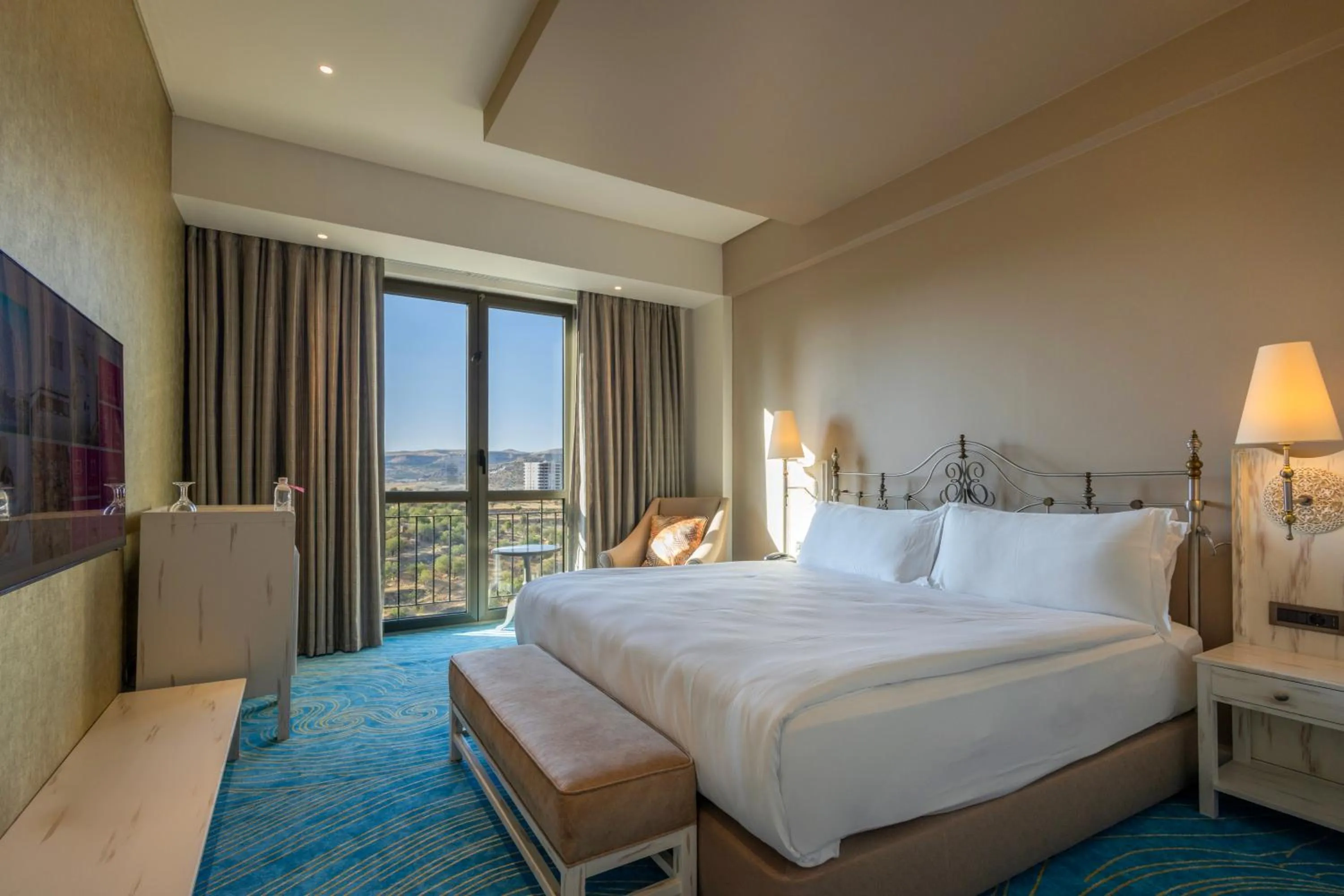 Bedroom, Bed in Ramada Plaza by Wyndham Mardin