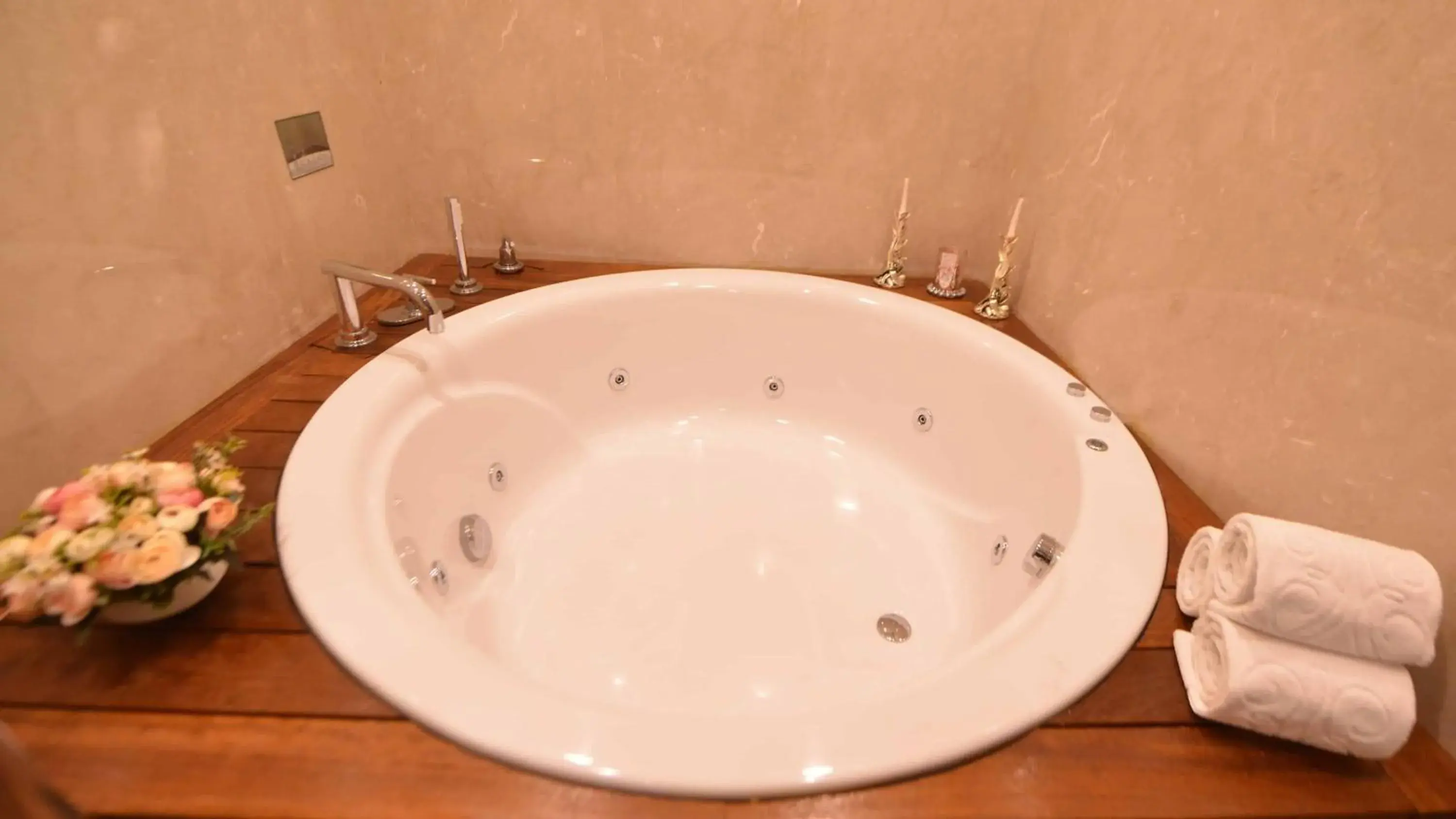 Bathroom in Ramada Plaza by Wyndham Mardin Bathroom in Ramada Plaza by Wyndham Mardin