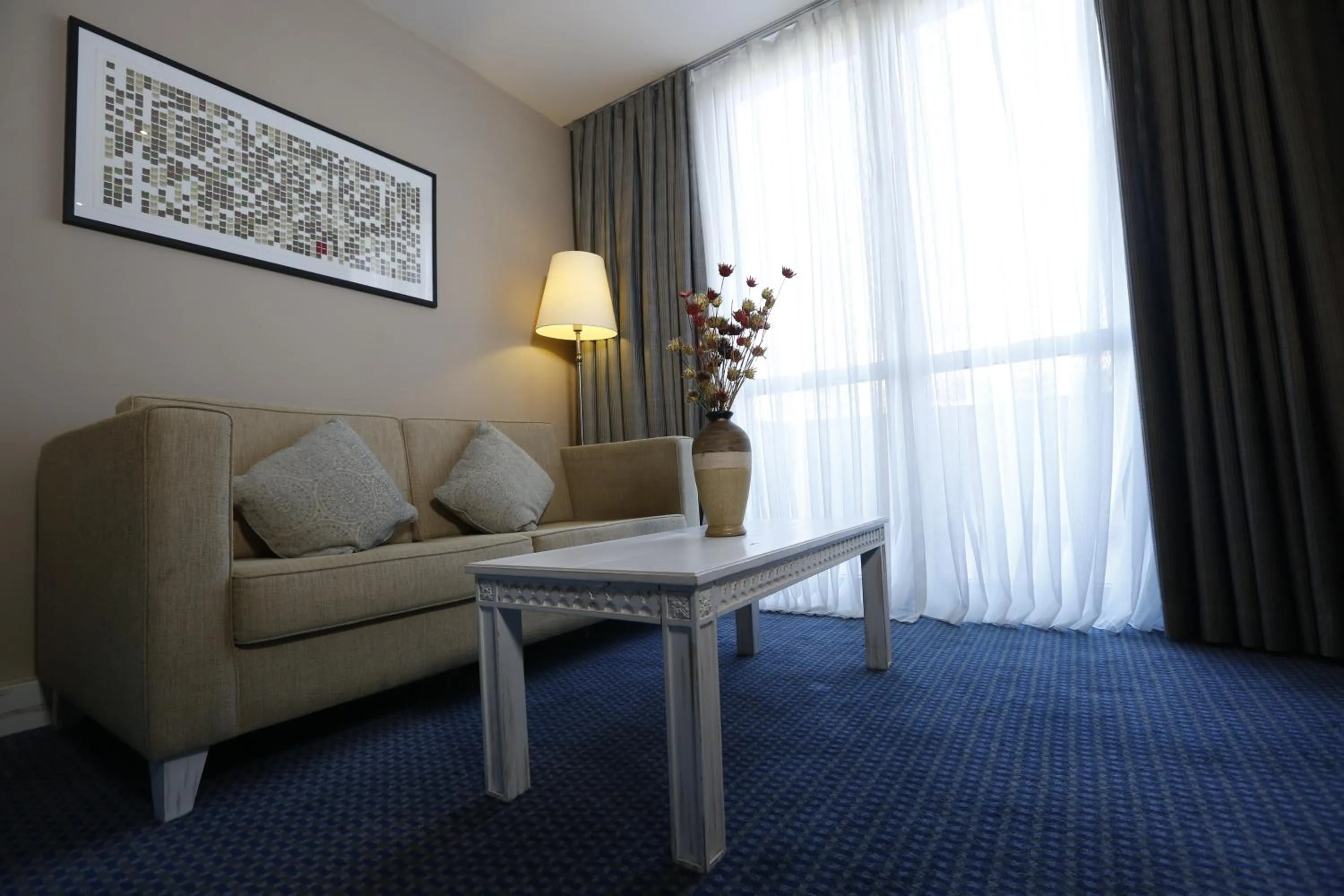 Seating area in Ramada Plaza by Wyndham Mardin