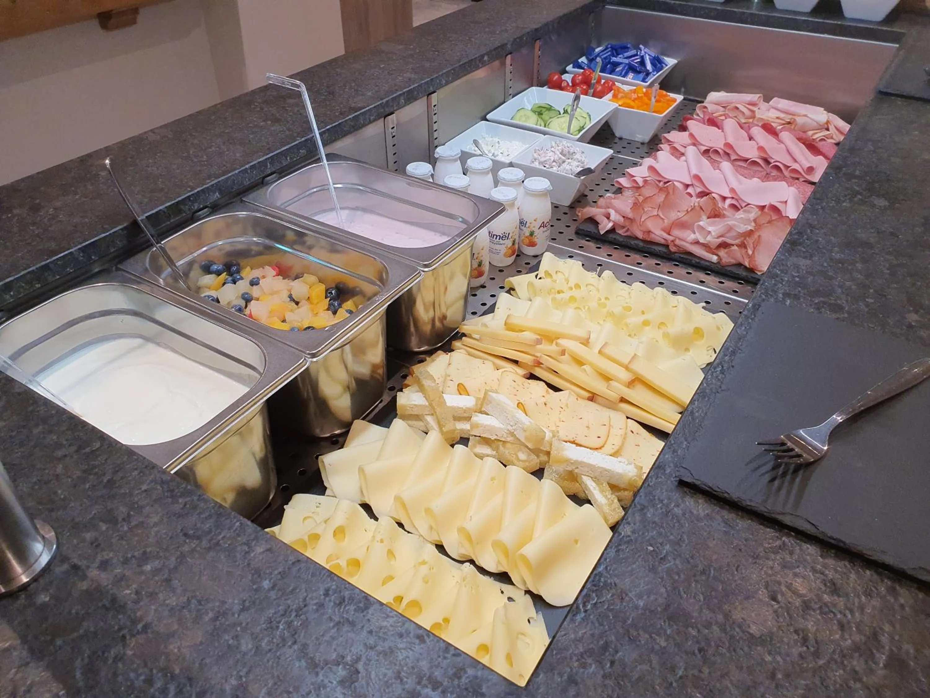 Buffet breakfast in Hotel Garni Romantik