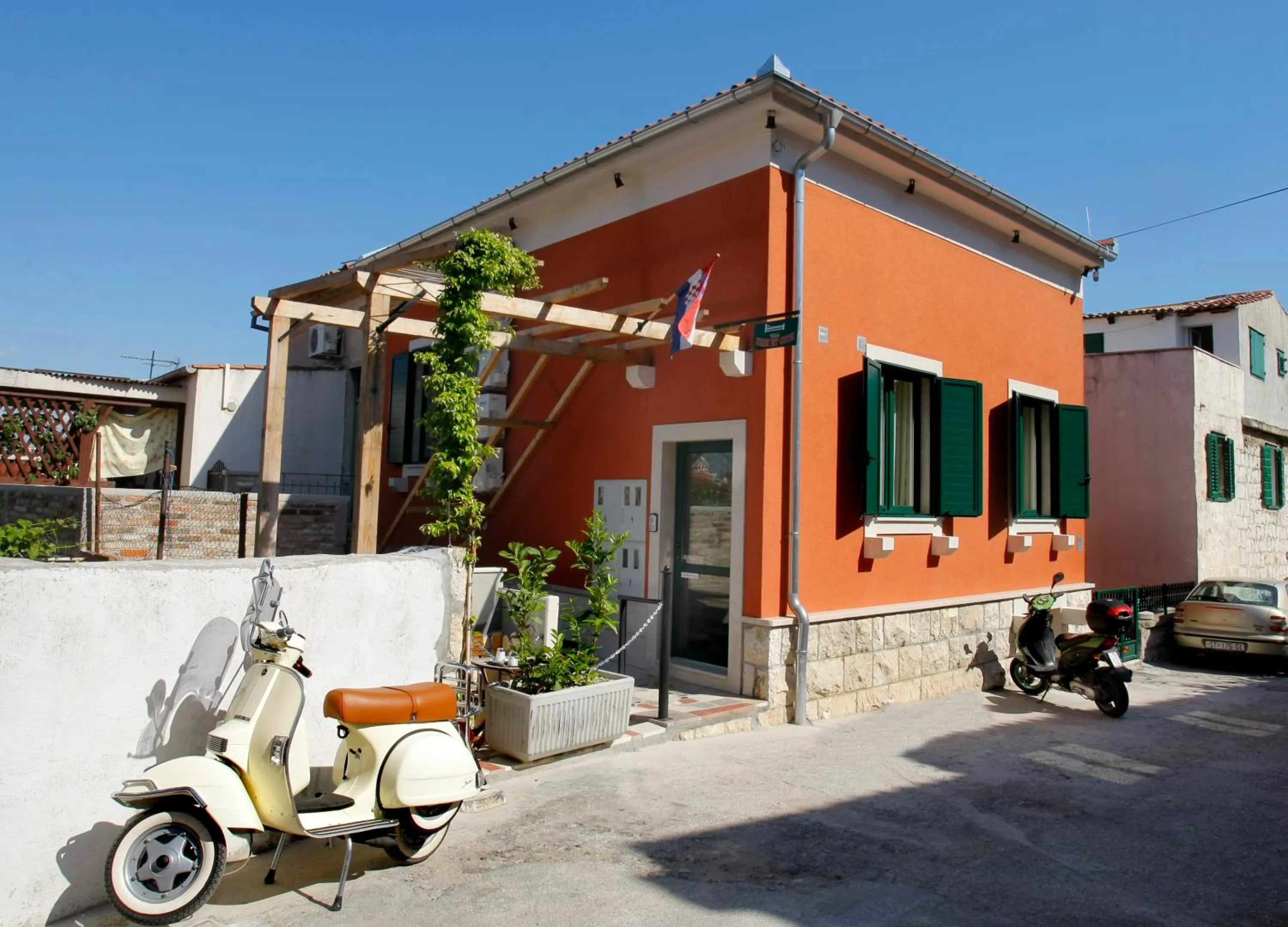 Facade/entrance in Villa Urbi et Orbi