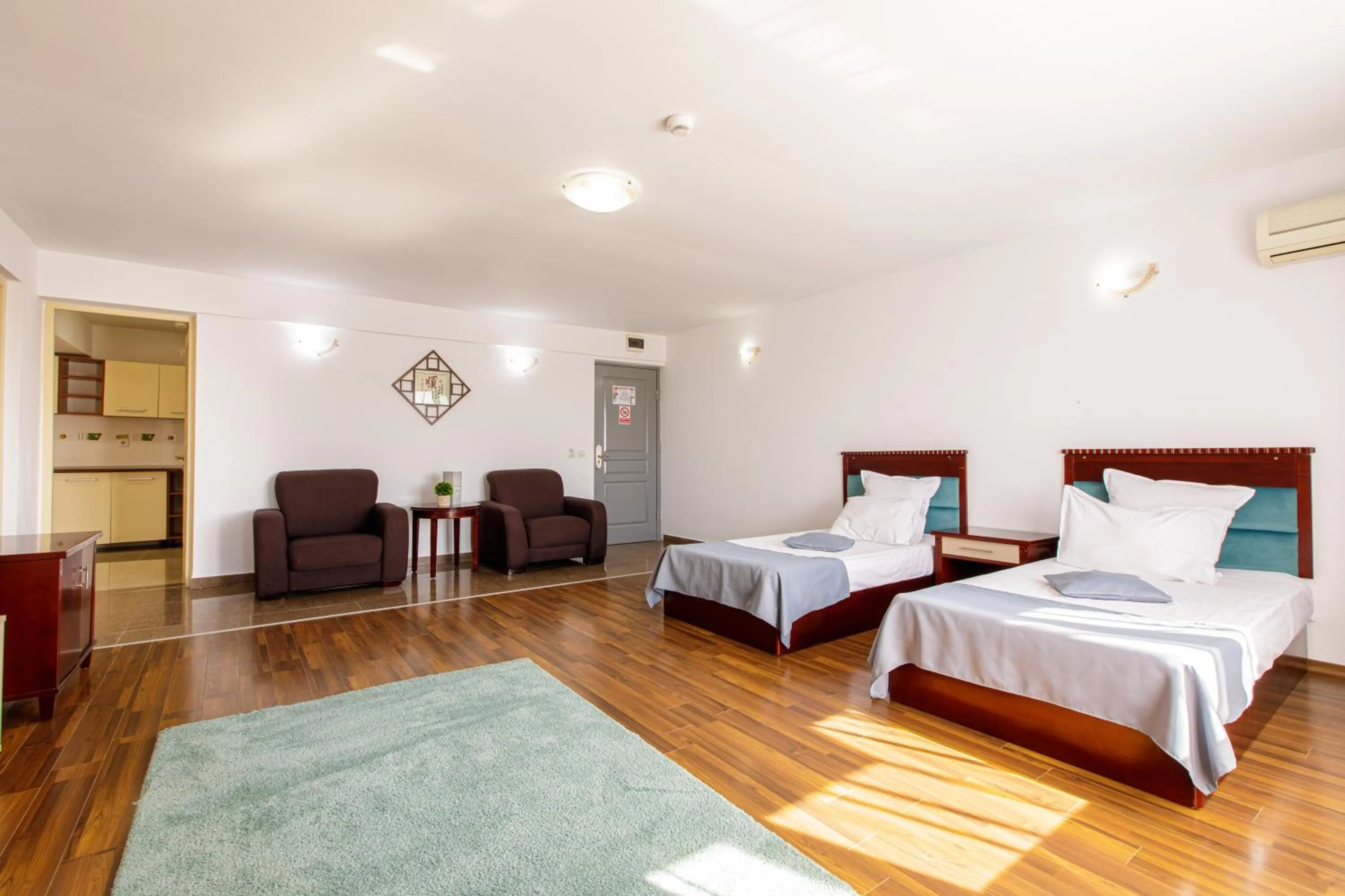 Living room, Bed in Lira Pacific Aparthotel