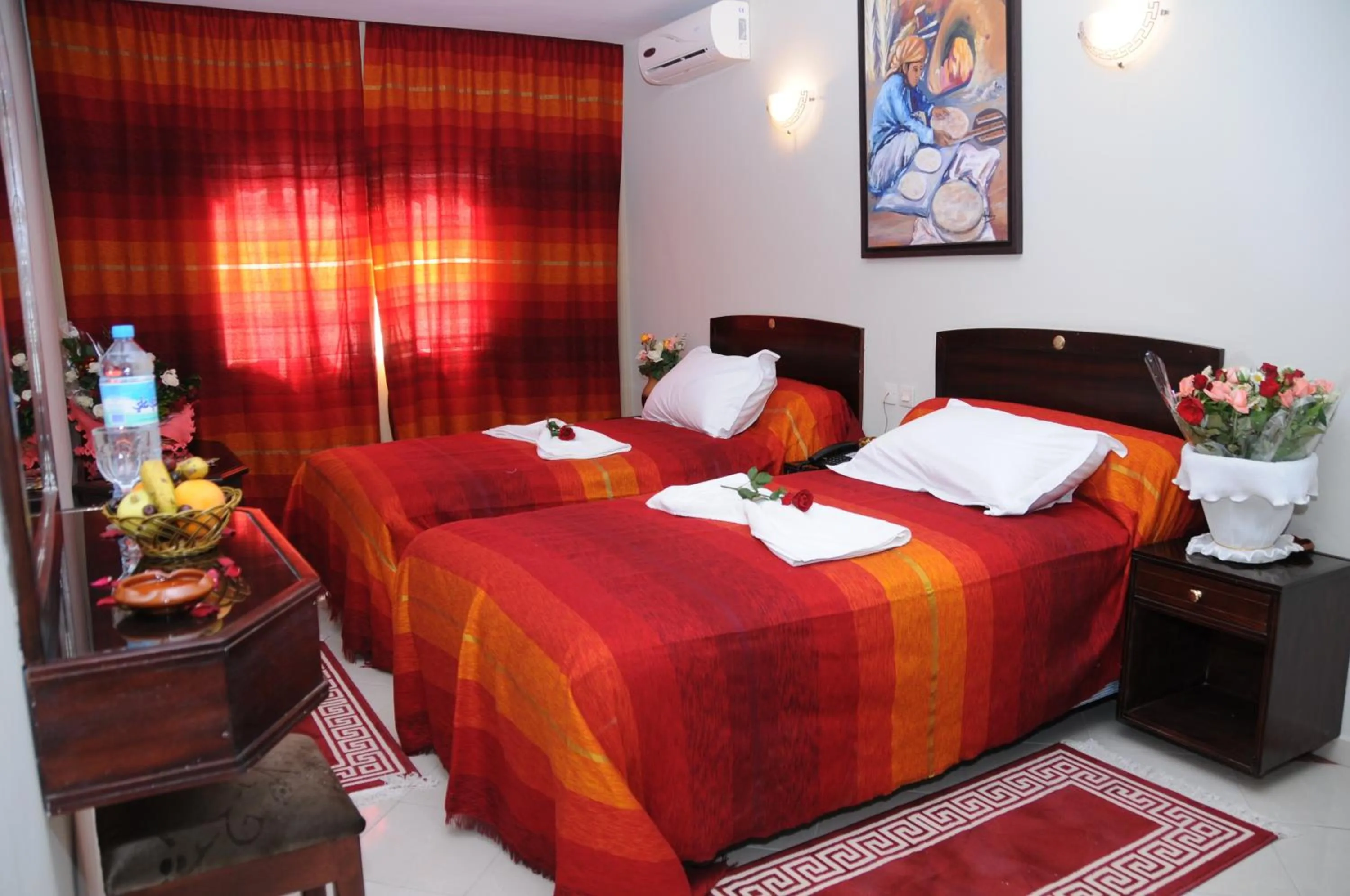 Photo of the whole room, Bed in Residence Hotel Assounfou