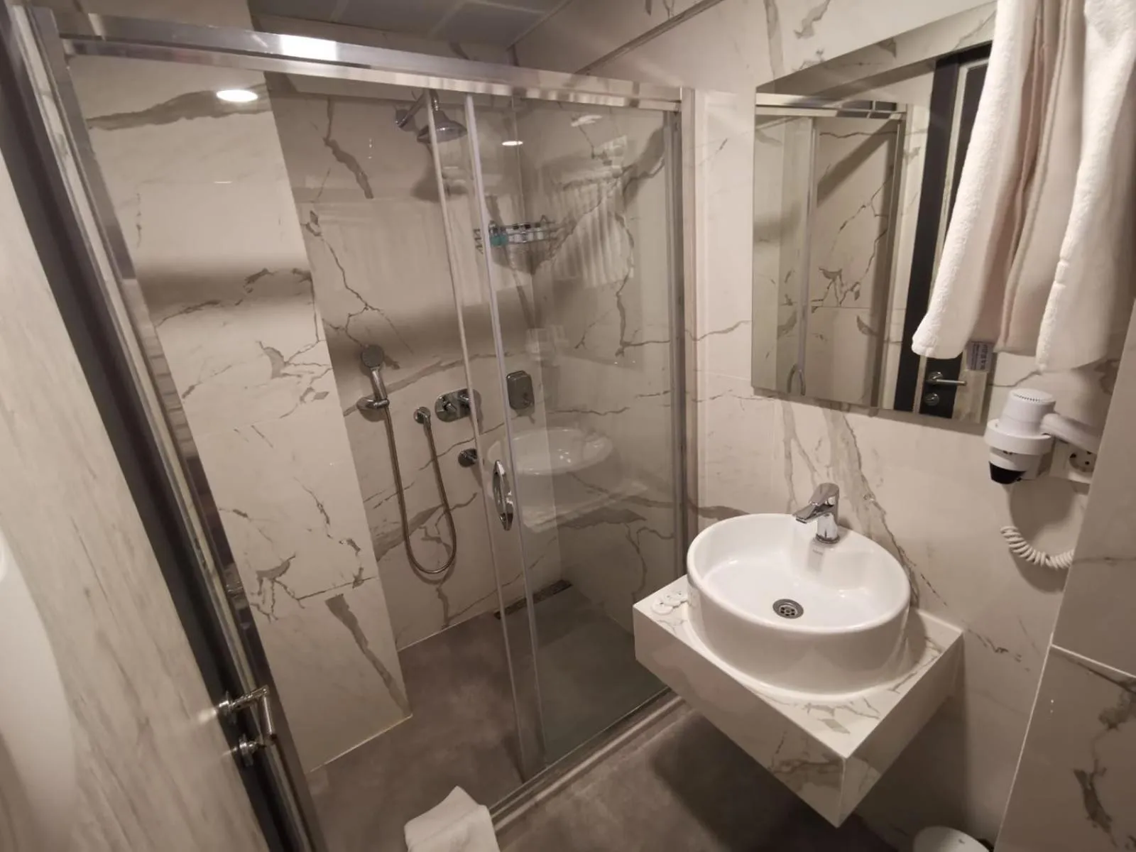 Bathroom in Temizay Hotel