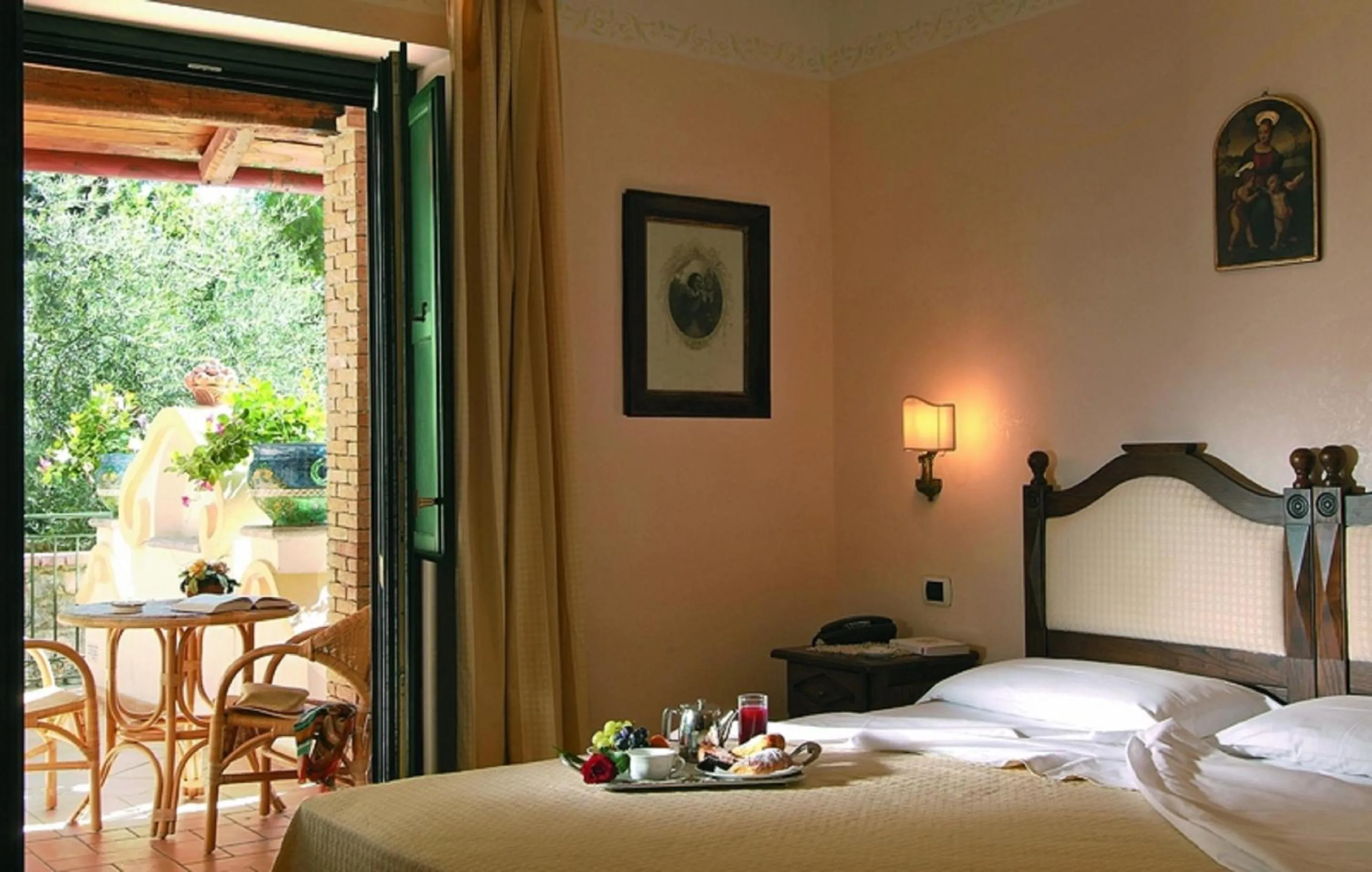 Balcony/Terrace, Bed in Hotel Villa Delle Meraviglie