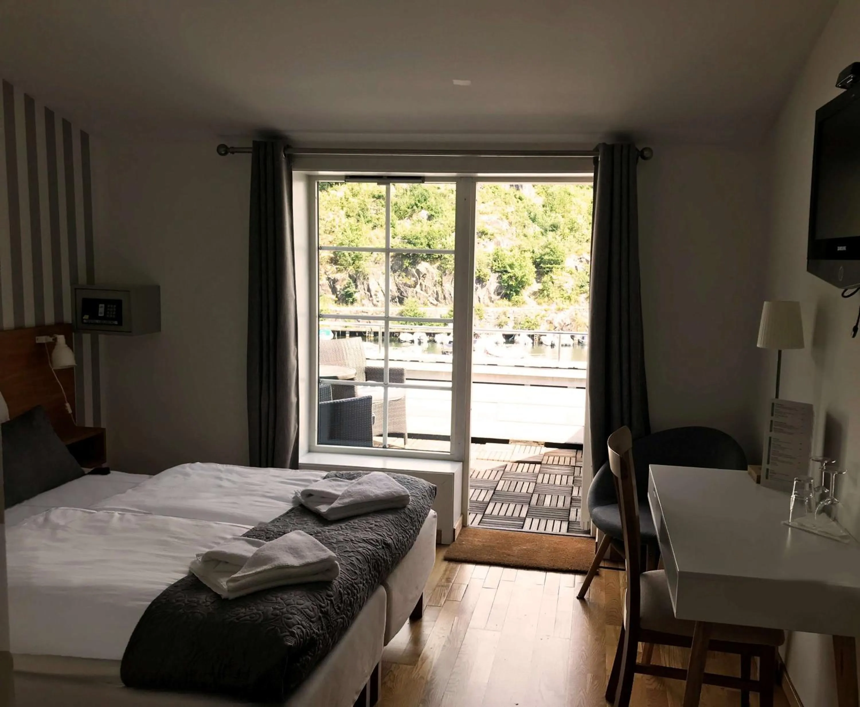 Balcony/Terrace, Bed in Tvedestrand Fjordhotell - Unike Hoteller