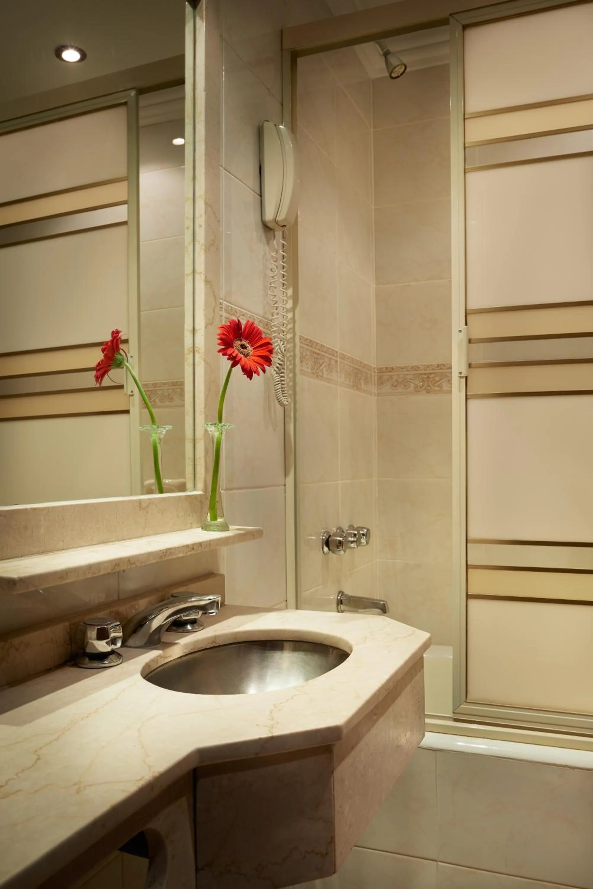 Bathroom in Gran Hotel Ailen