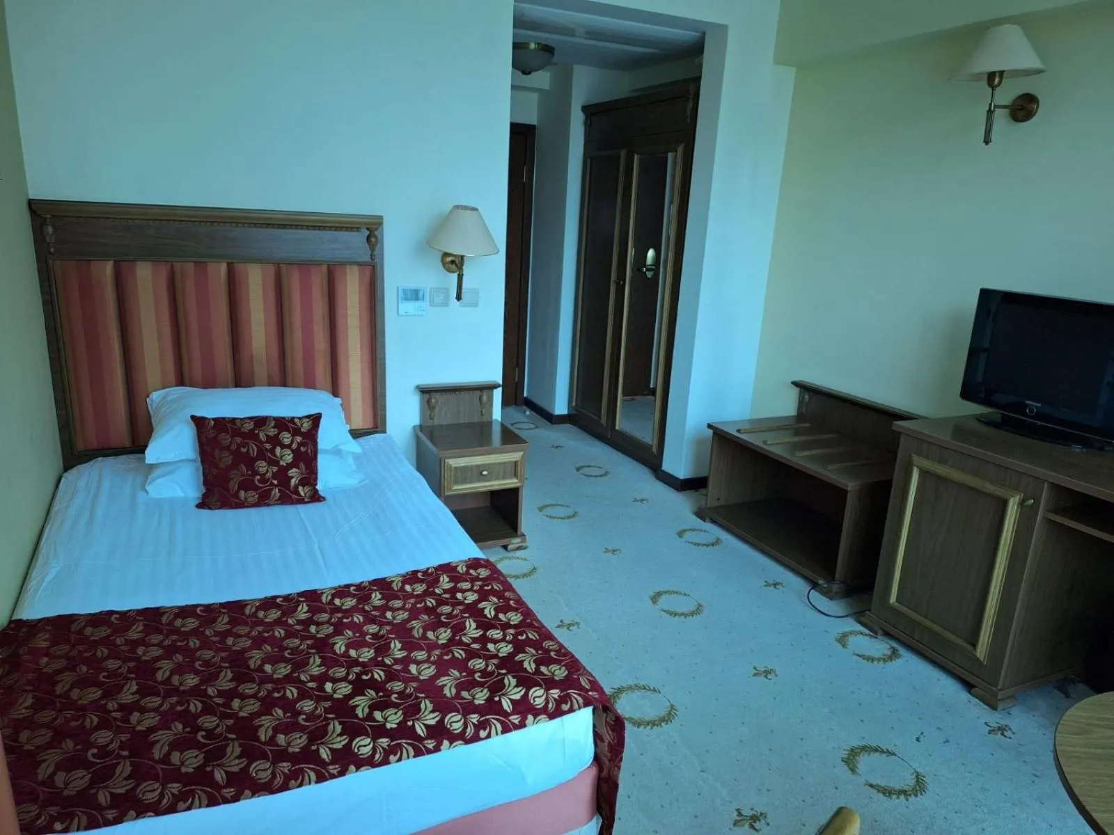 Bed in Efir
