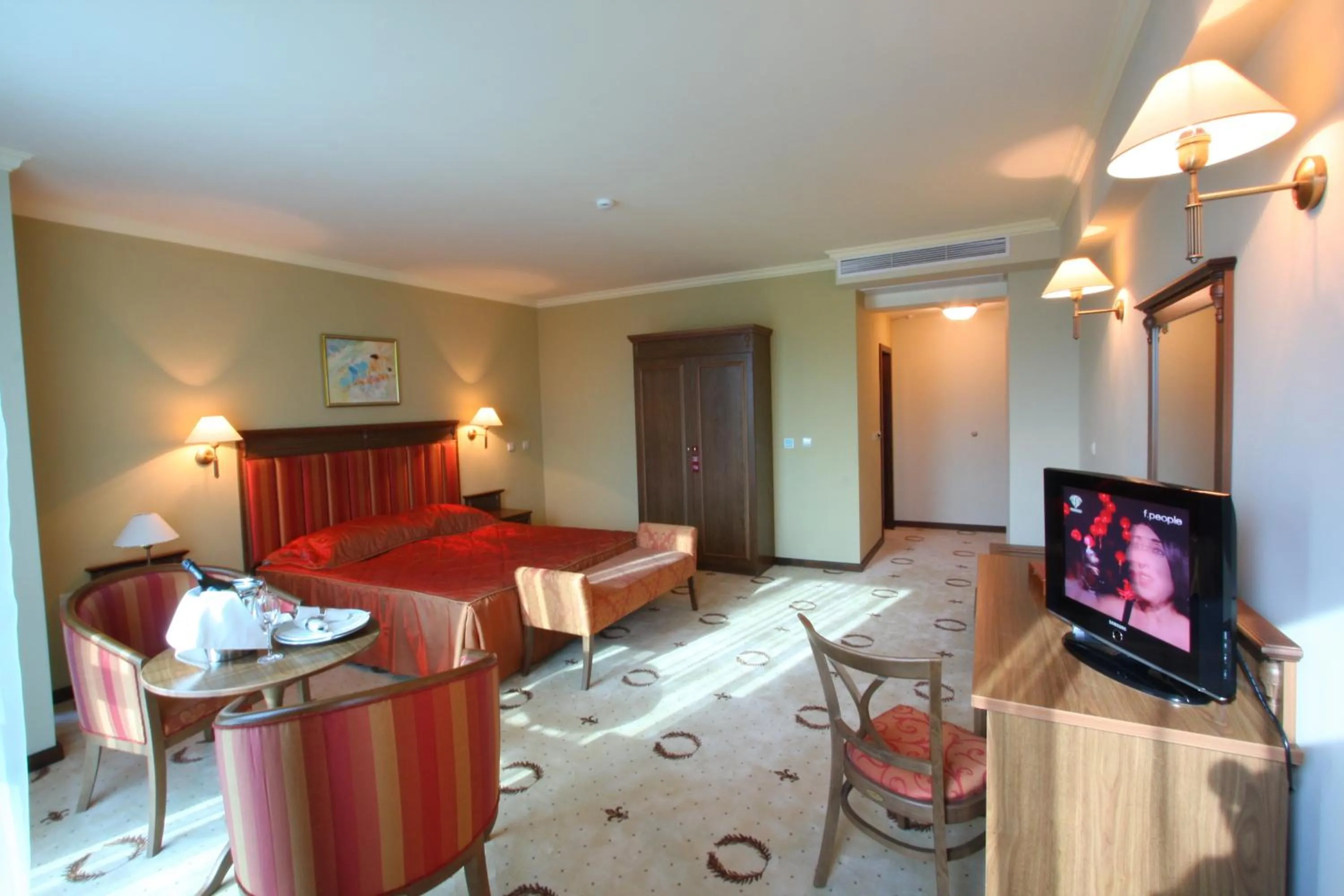 Photo of the whole room, Bed in Efir