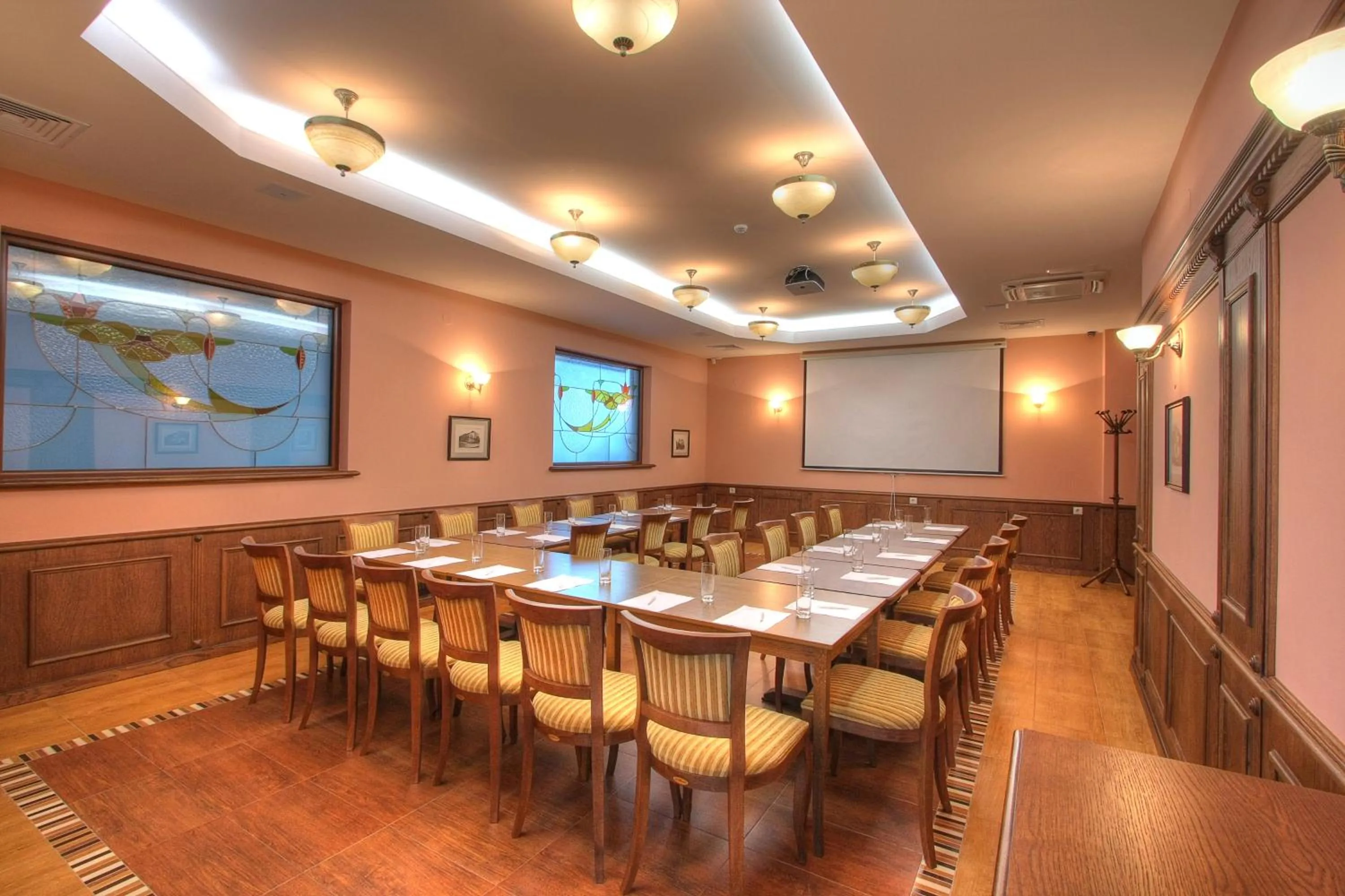 Business facilities in Efir