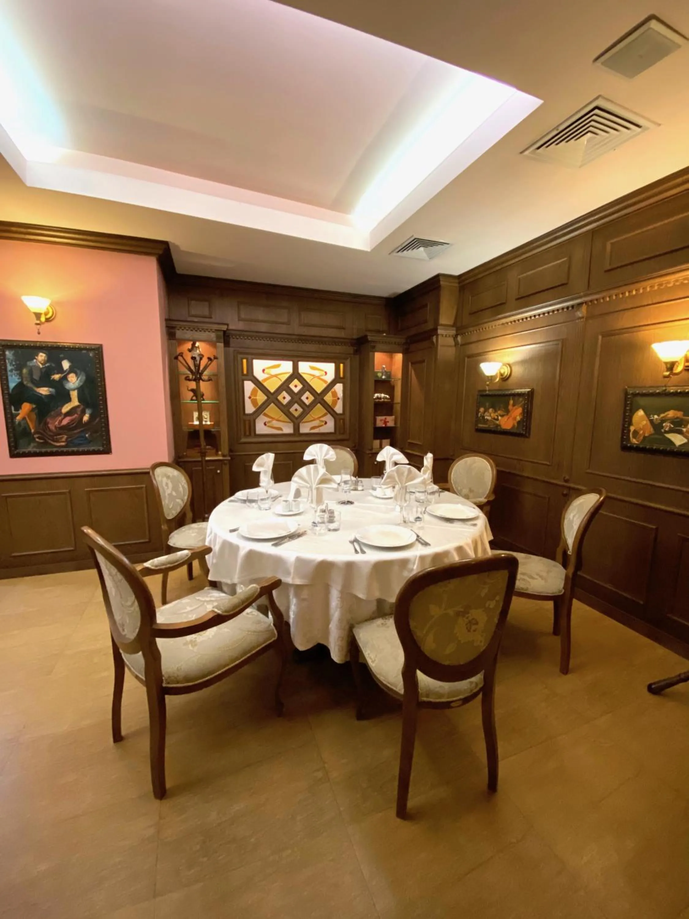 Restaurant/places to eat in Efir