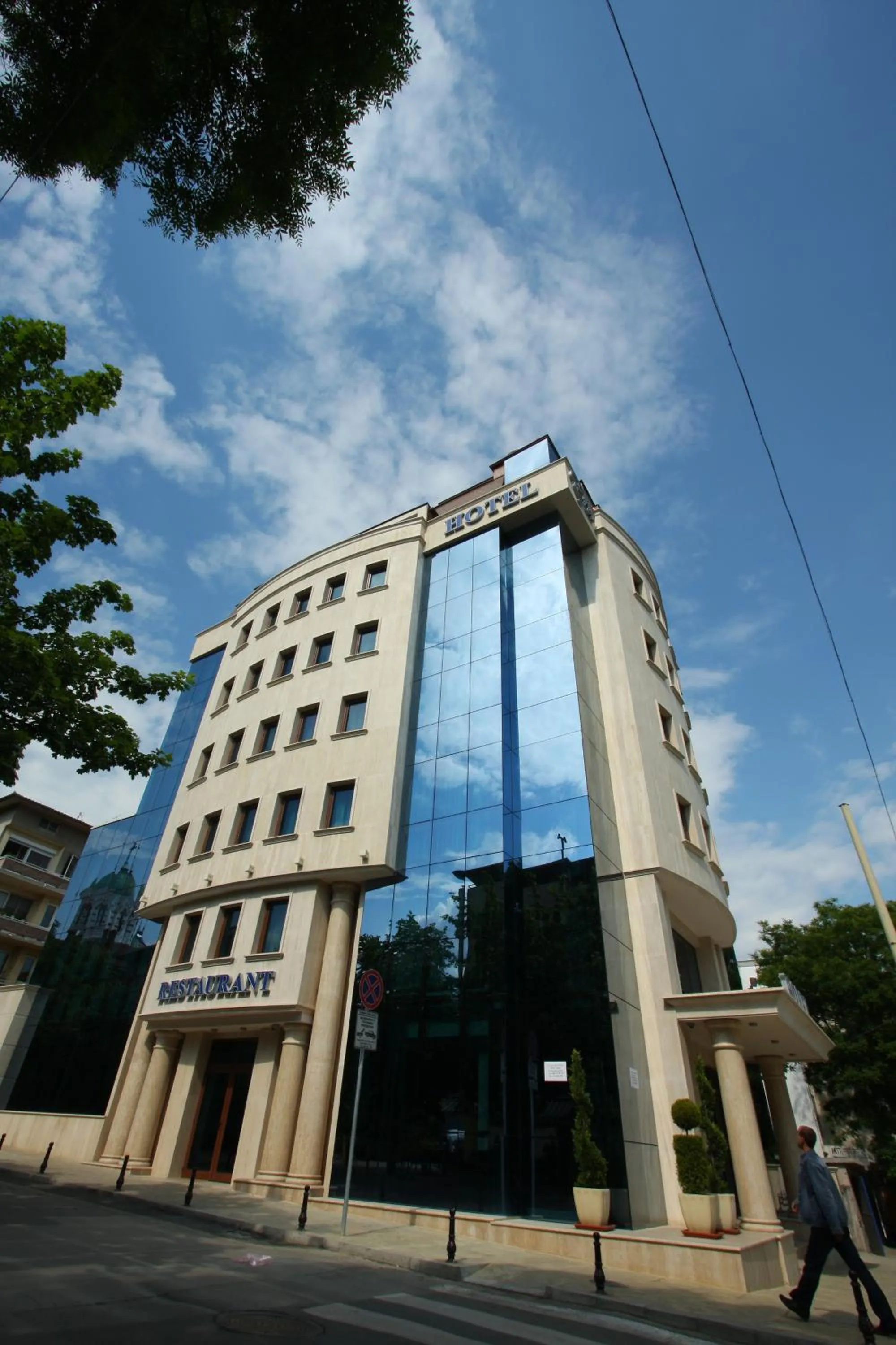Facade/entrance in Efir