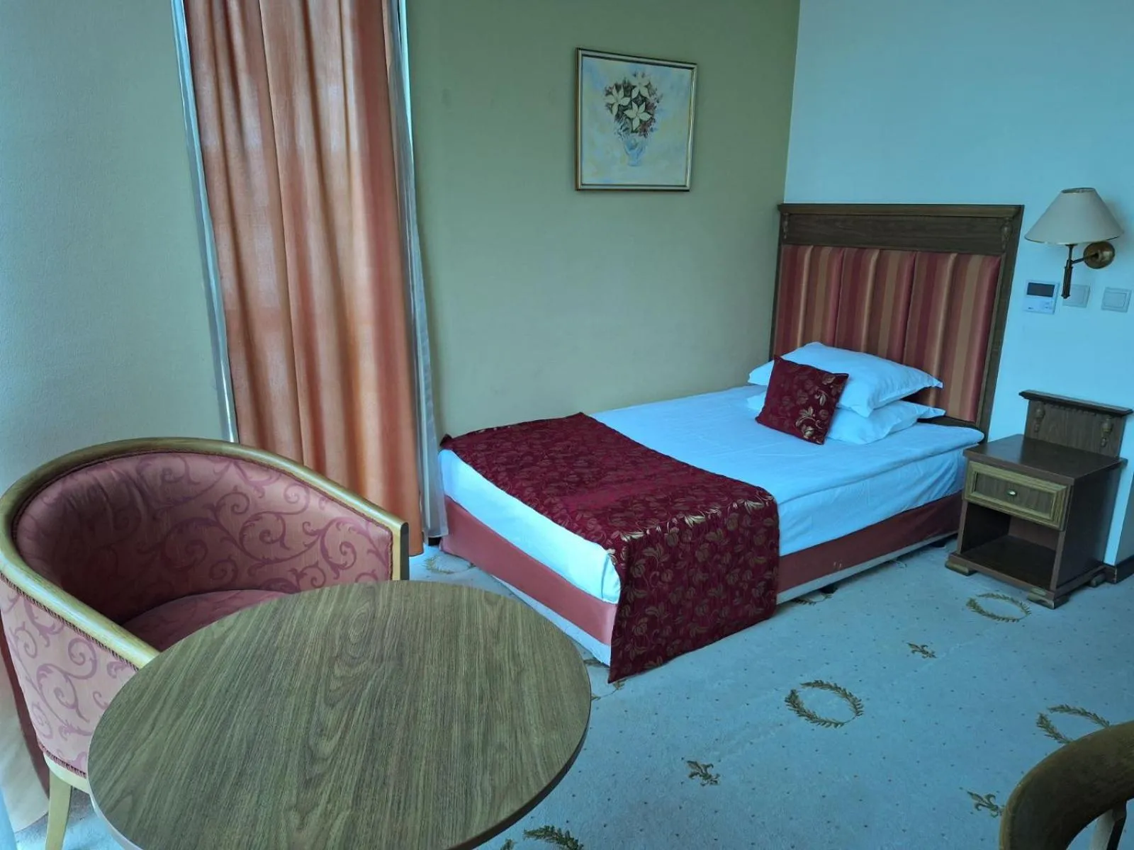 Bed in Efir