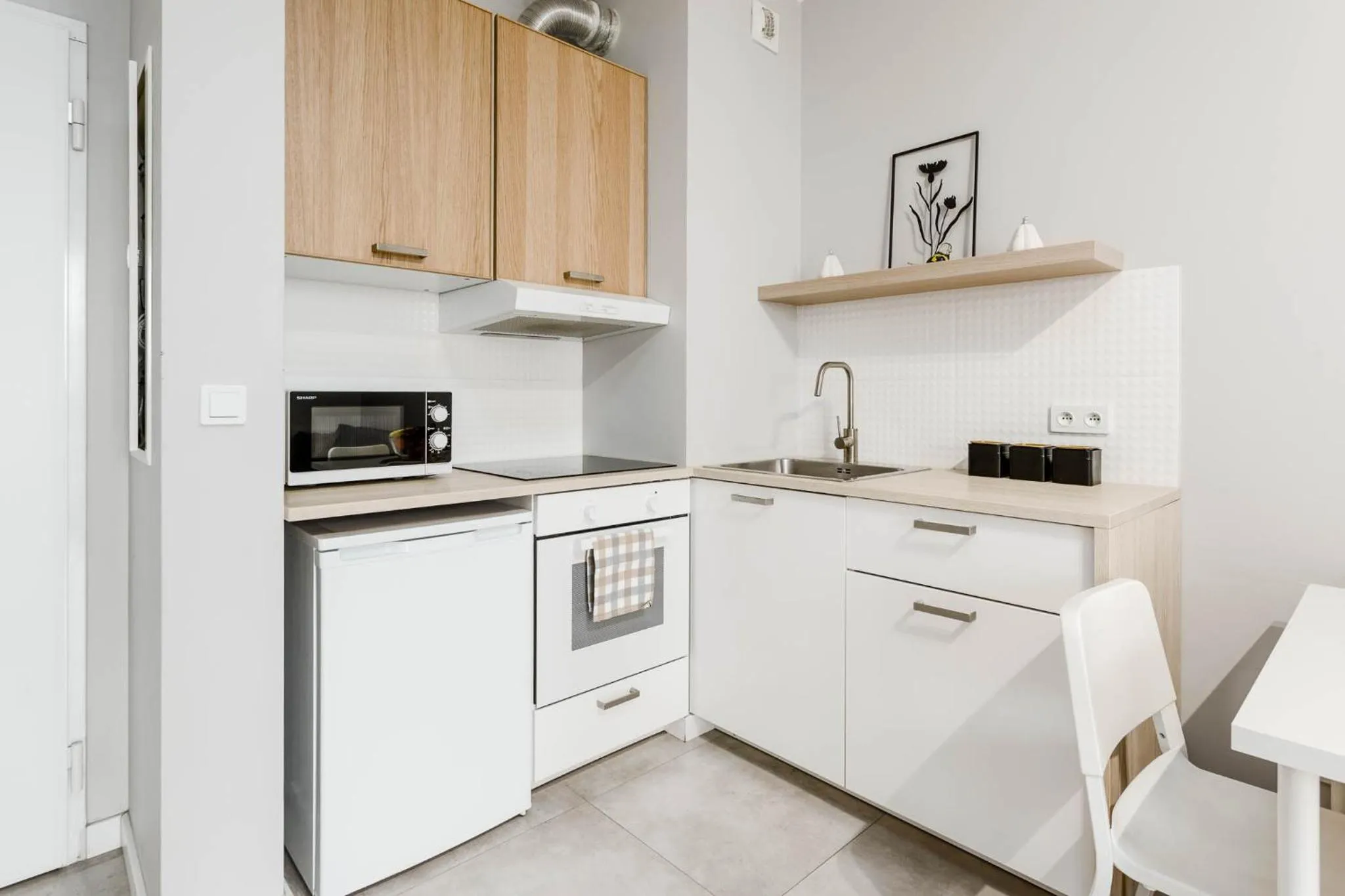 Kitchen or kitchenette in Chill Apartments Airport Apartments